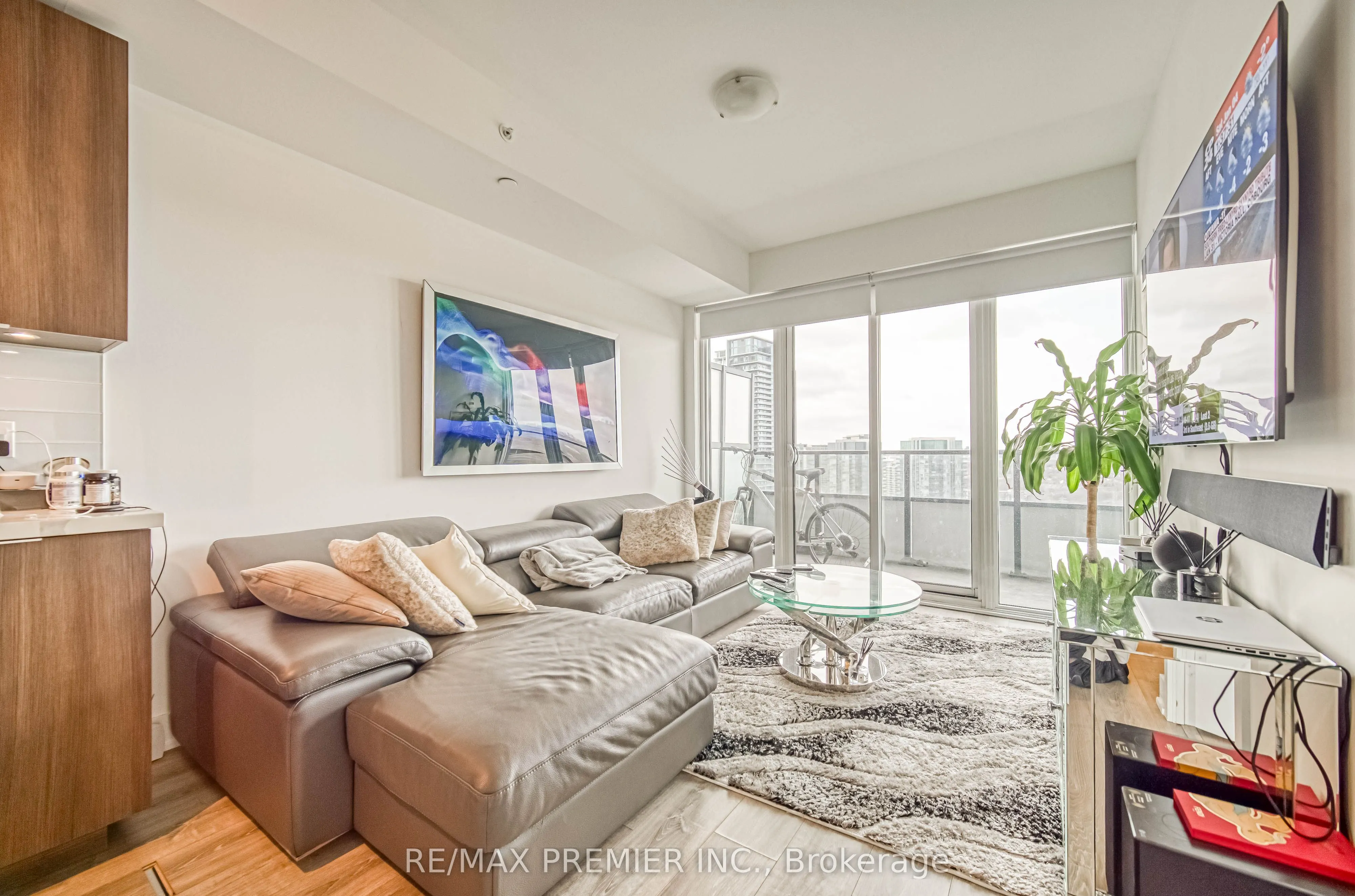 30 Shore Breeze Drive, #2712