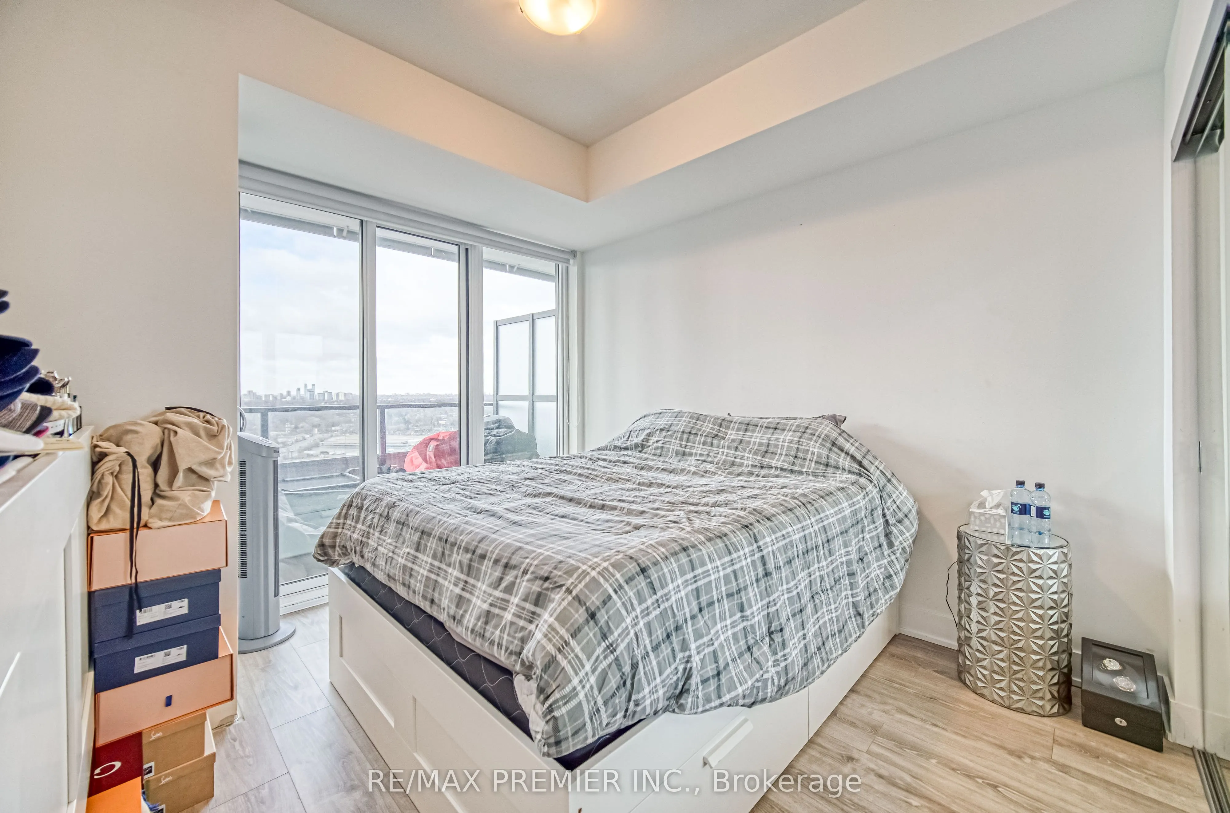 30 Shore Breeze Drive, #2712