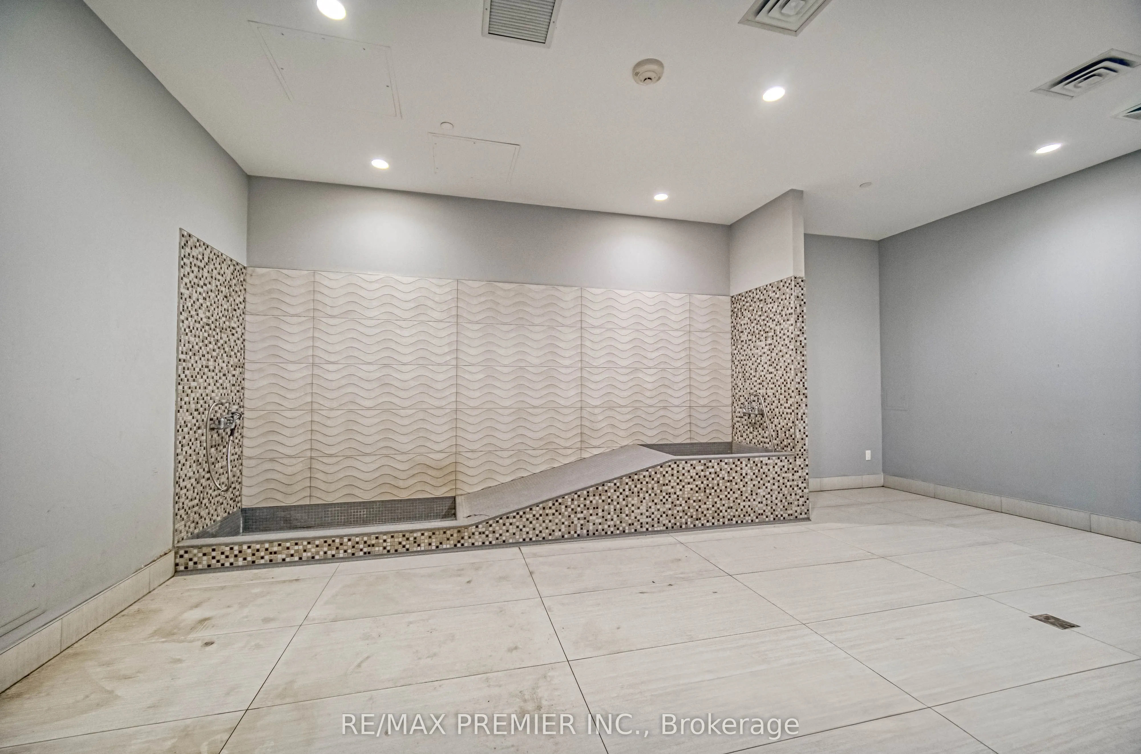 30 Shore Breeze Drive, #2712