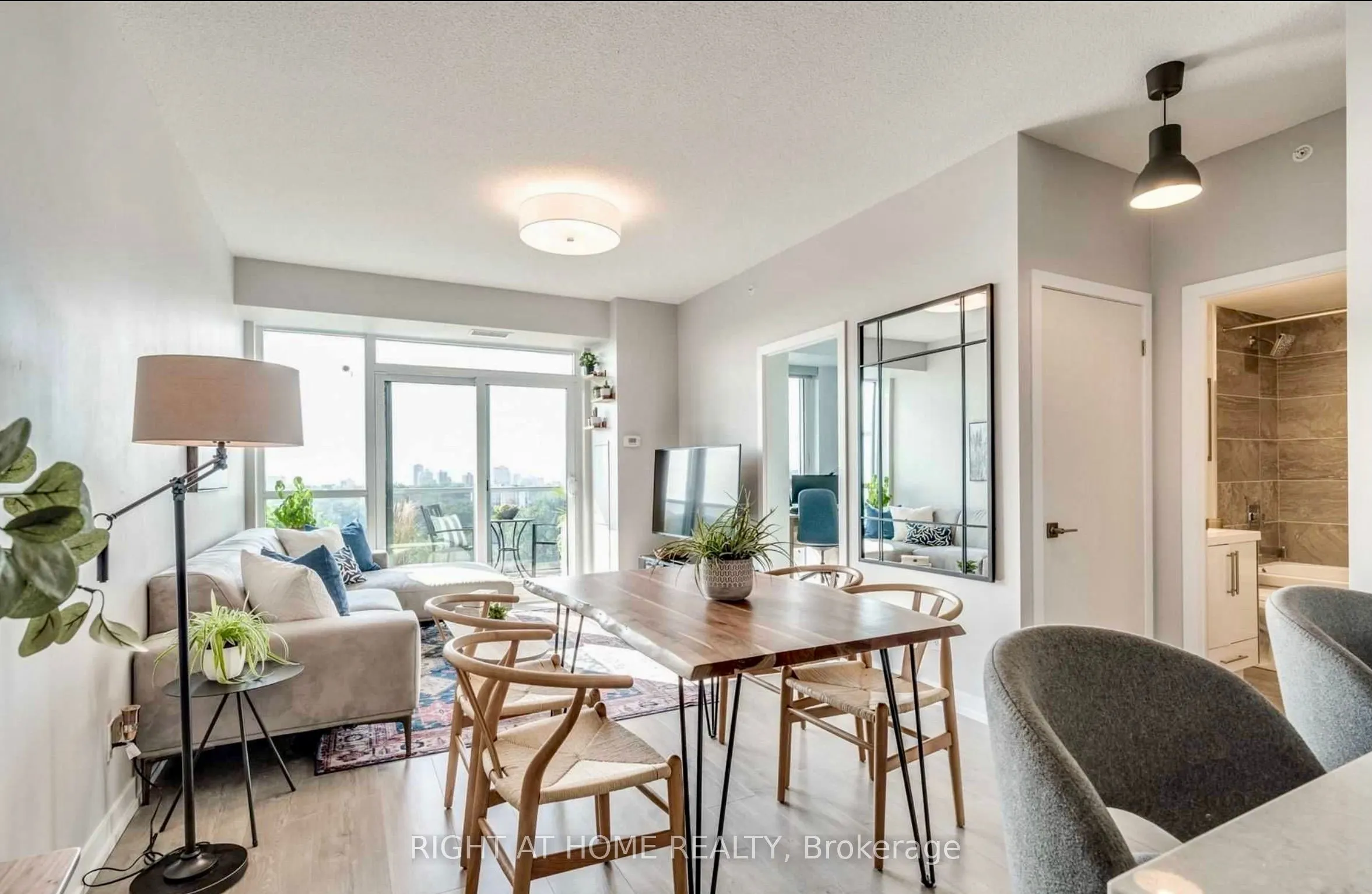 2093 Fairview Street, #1007