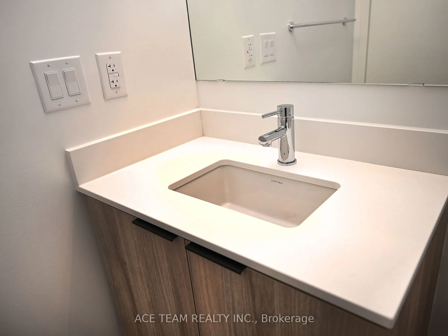2485 Eglinton Avenue W, #925