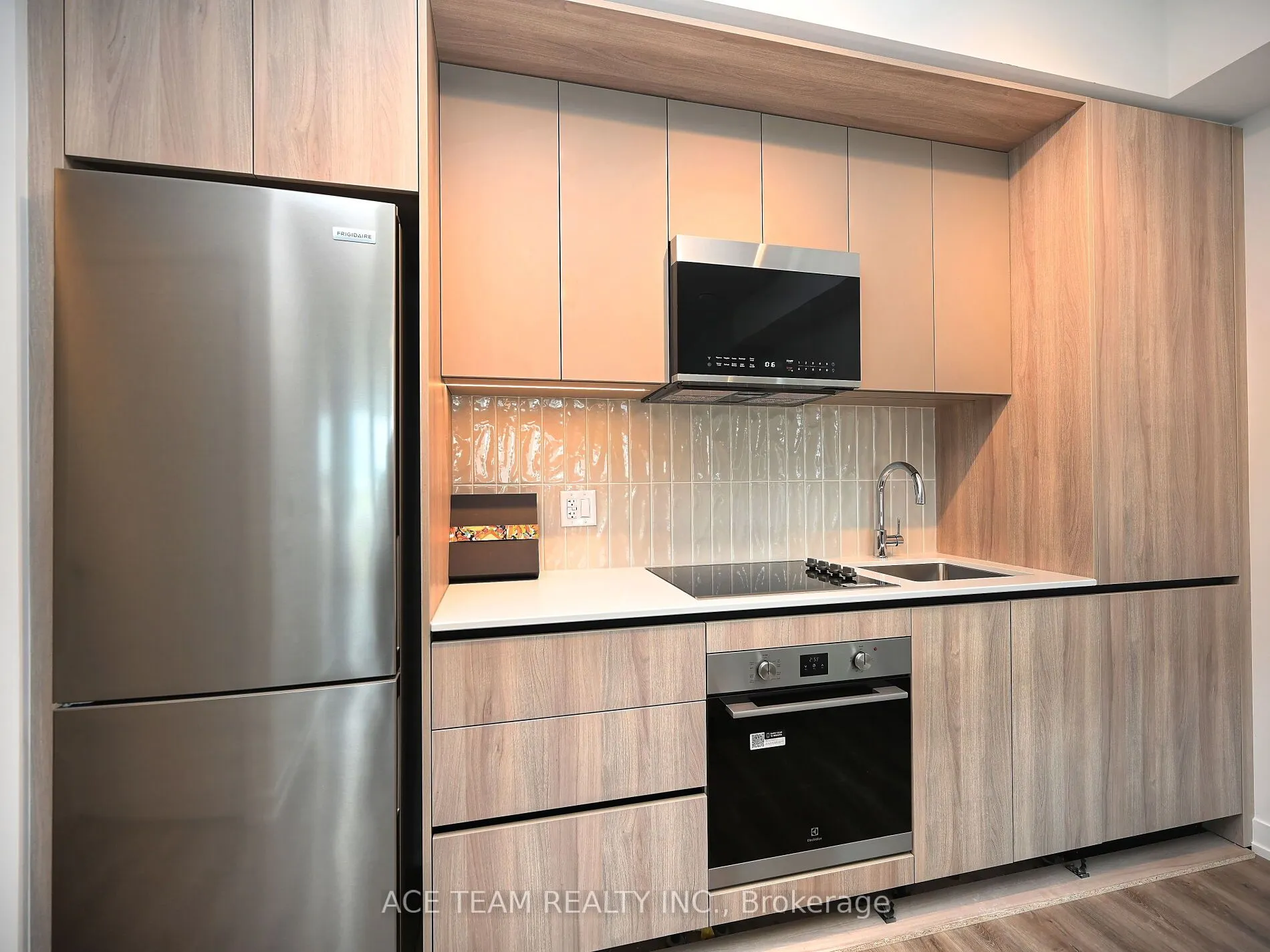 2485 Eglinton Avenue W, #925