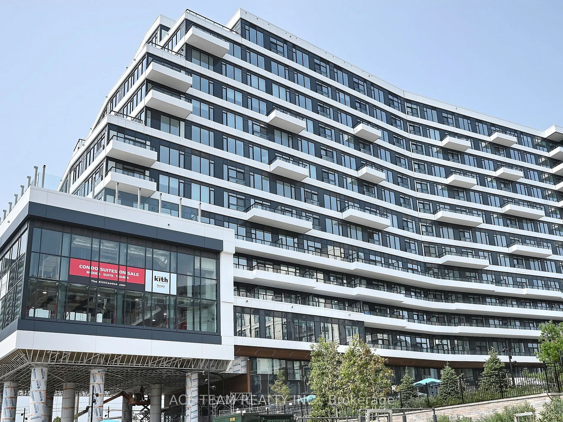2485 Eglinton Avenue W, #925