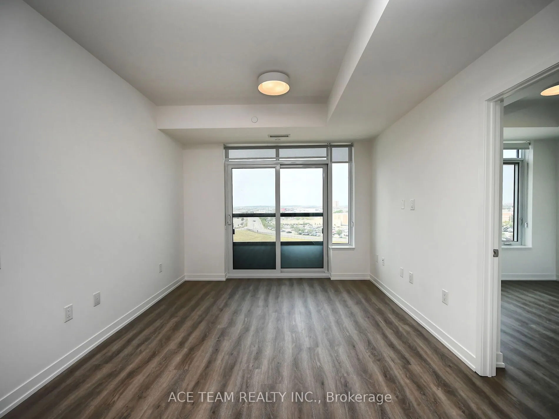 2485 Eglinton Avenue W, #925