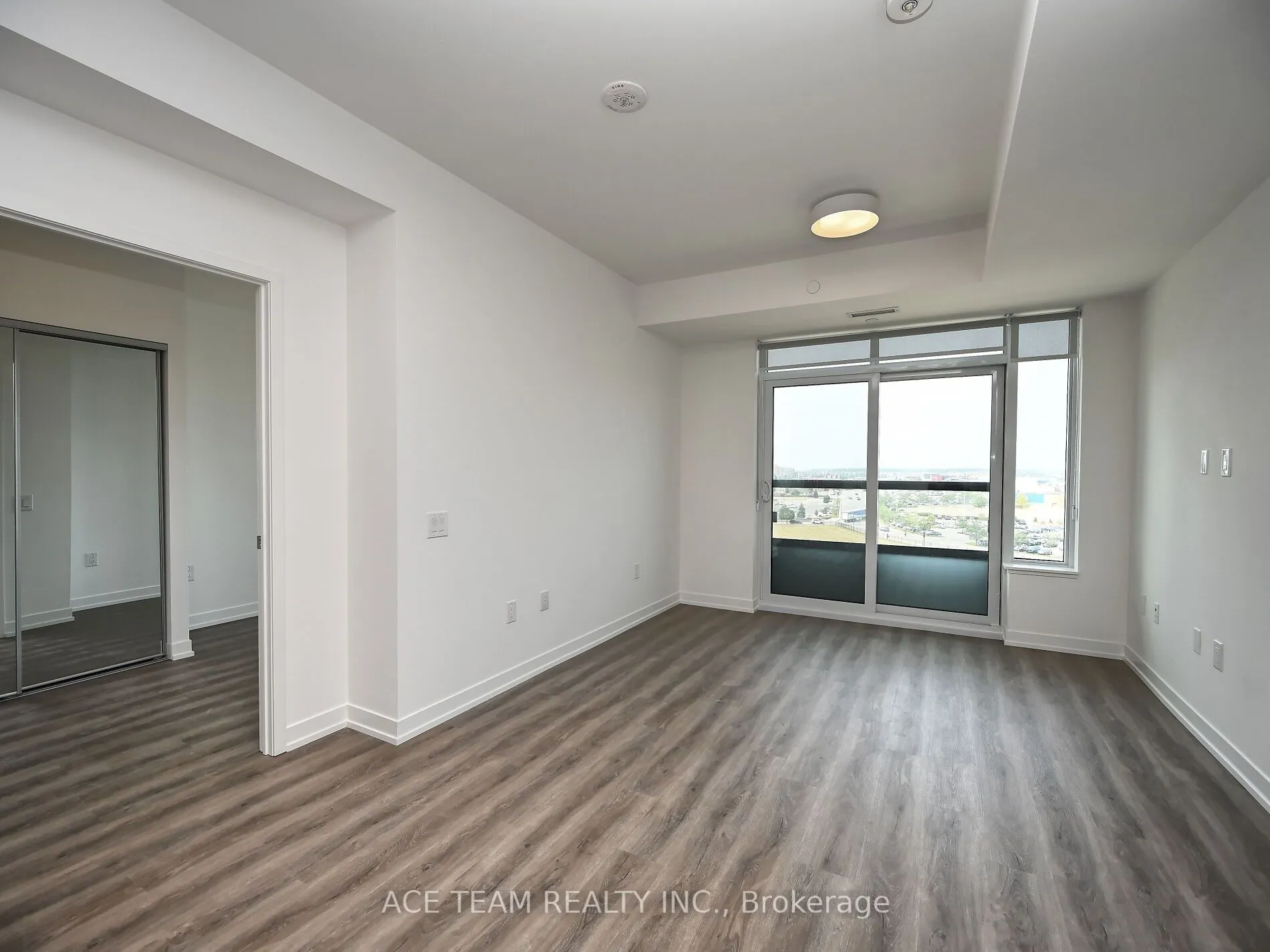 2485 Eglinton Avenue W, #925