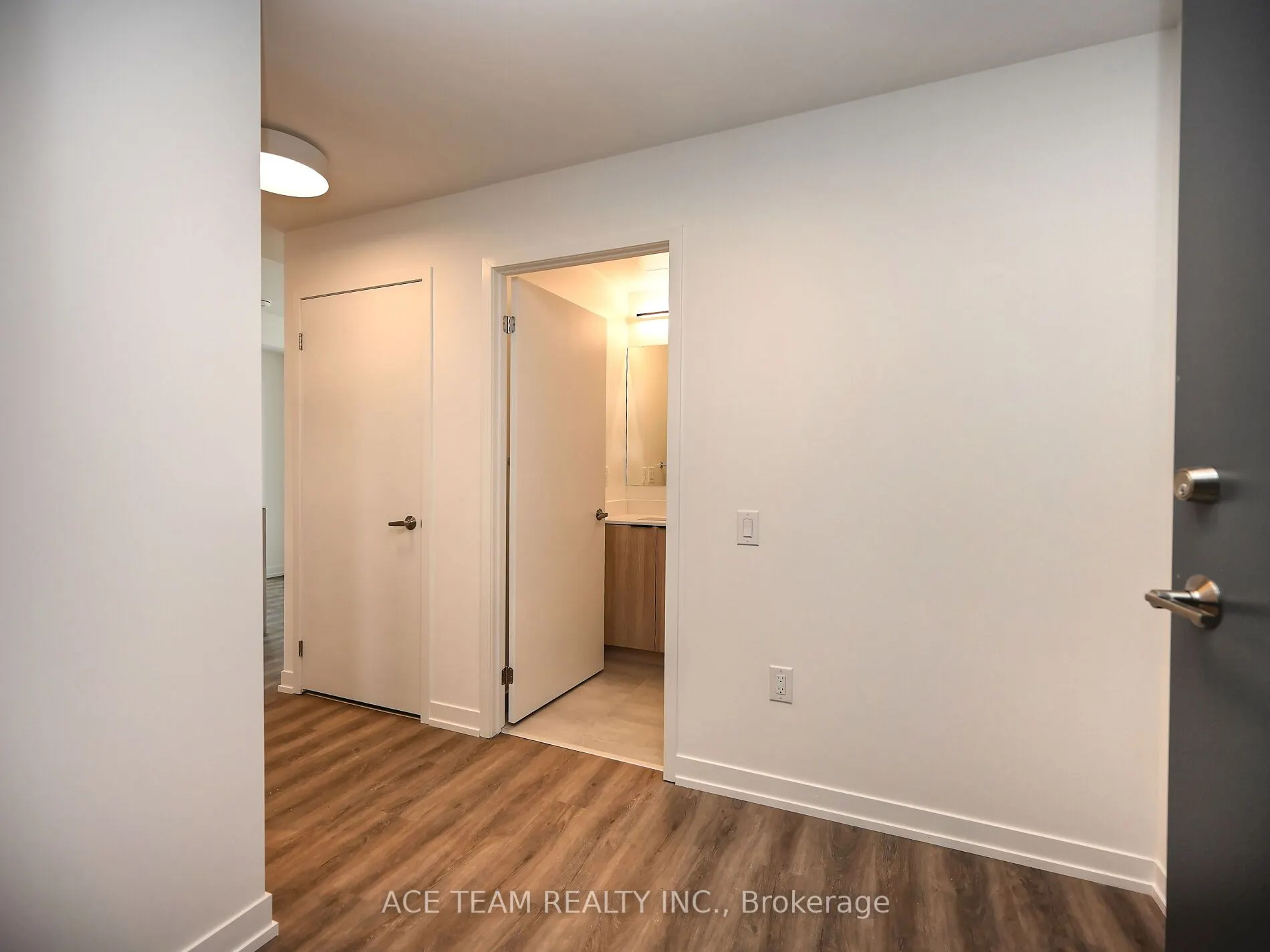 2485 Eglinton Avenue W, #925