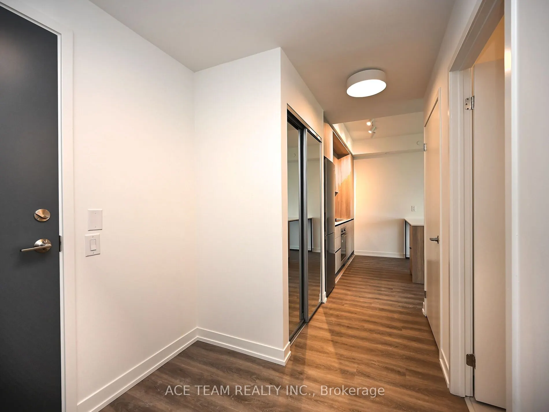 2485 Eglinton Avenue W, #925