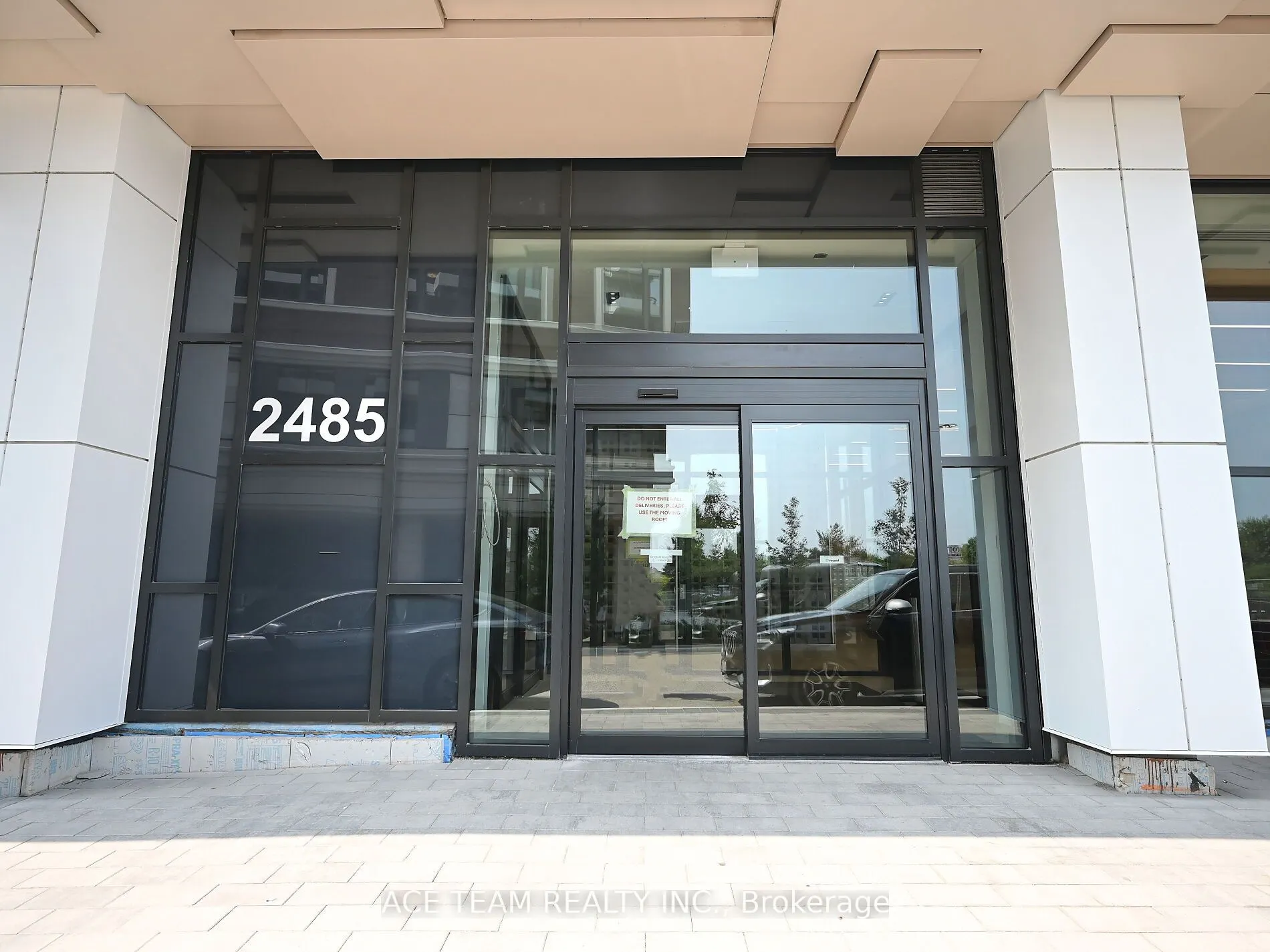 2485 Eglinton Avenue W, #925