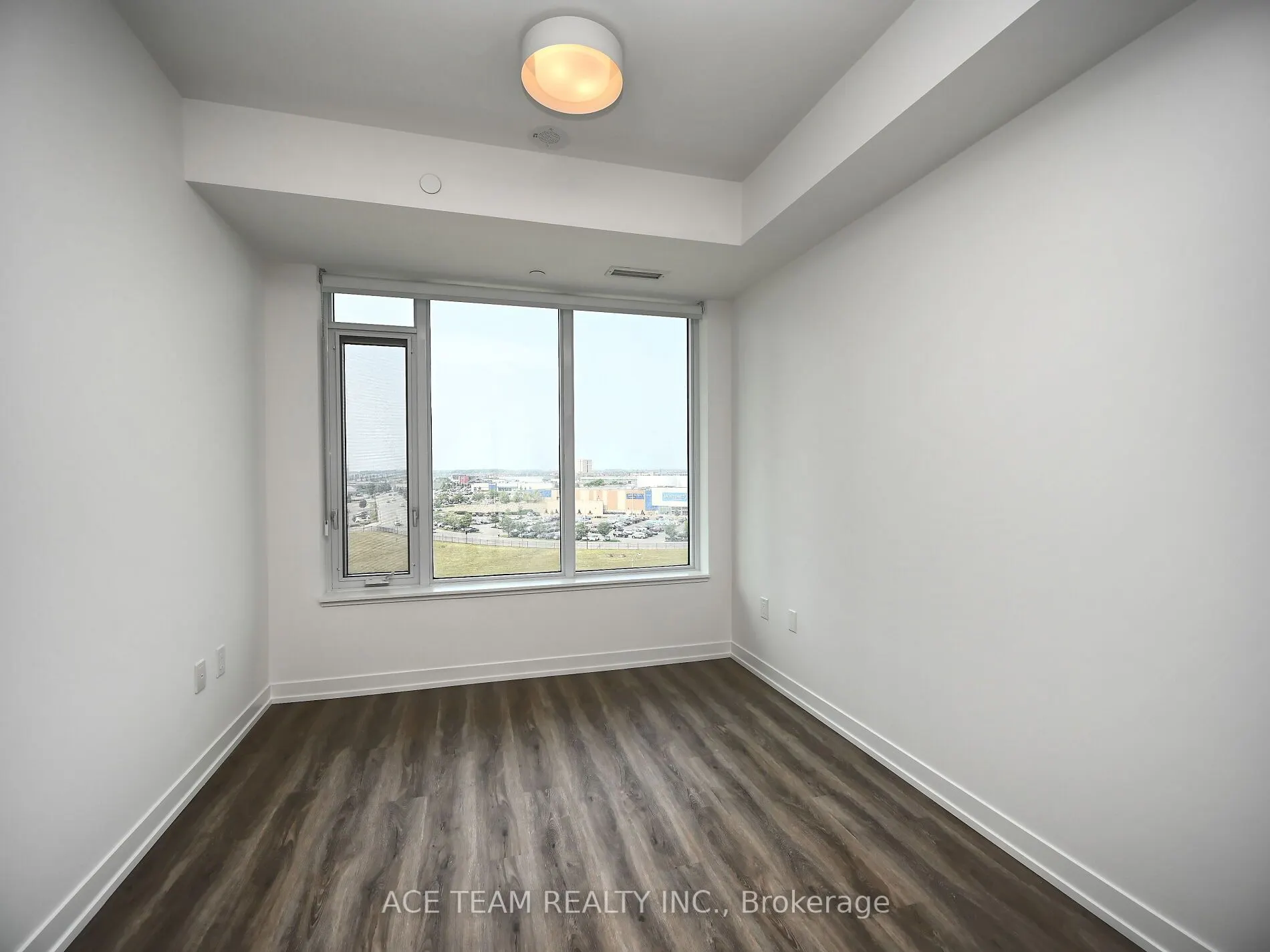 2485 Eglinton Avenue W, #925
