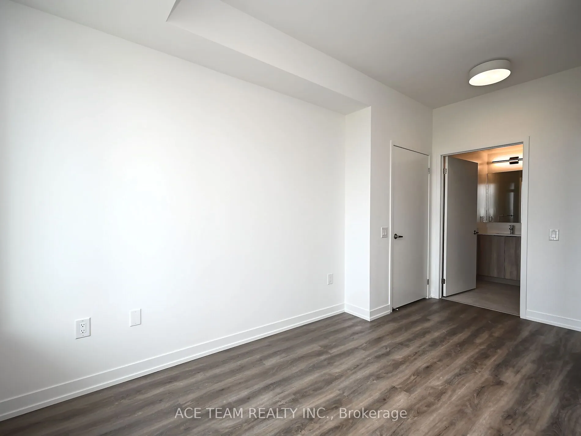 2485 Eglinton Avenue W, #925