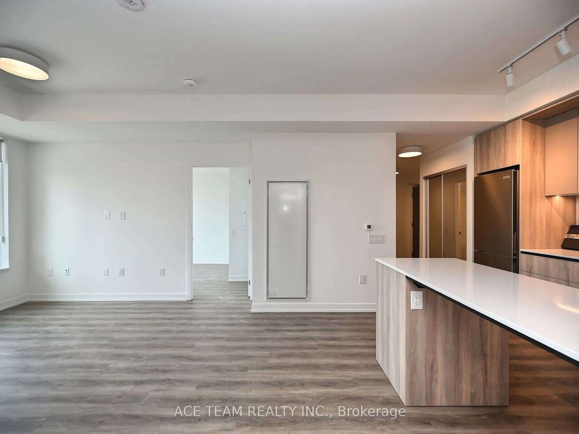 2485 Eglinton Avenue W, #925