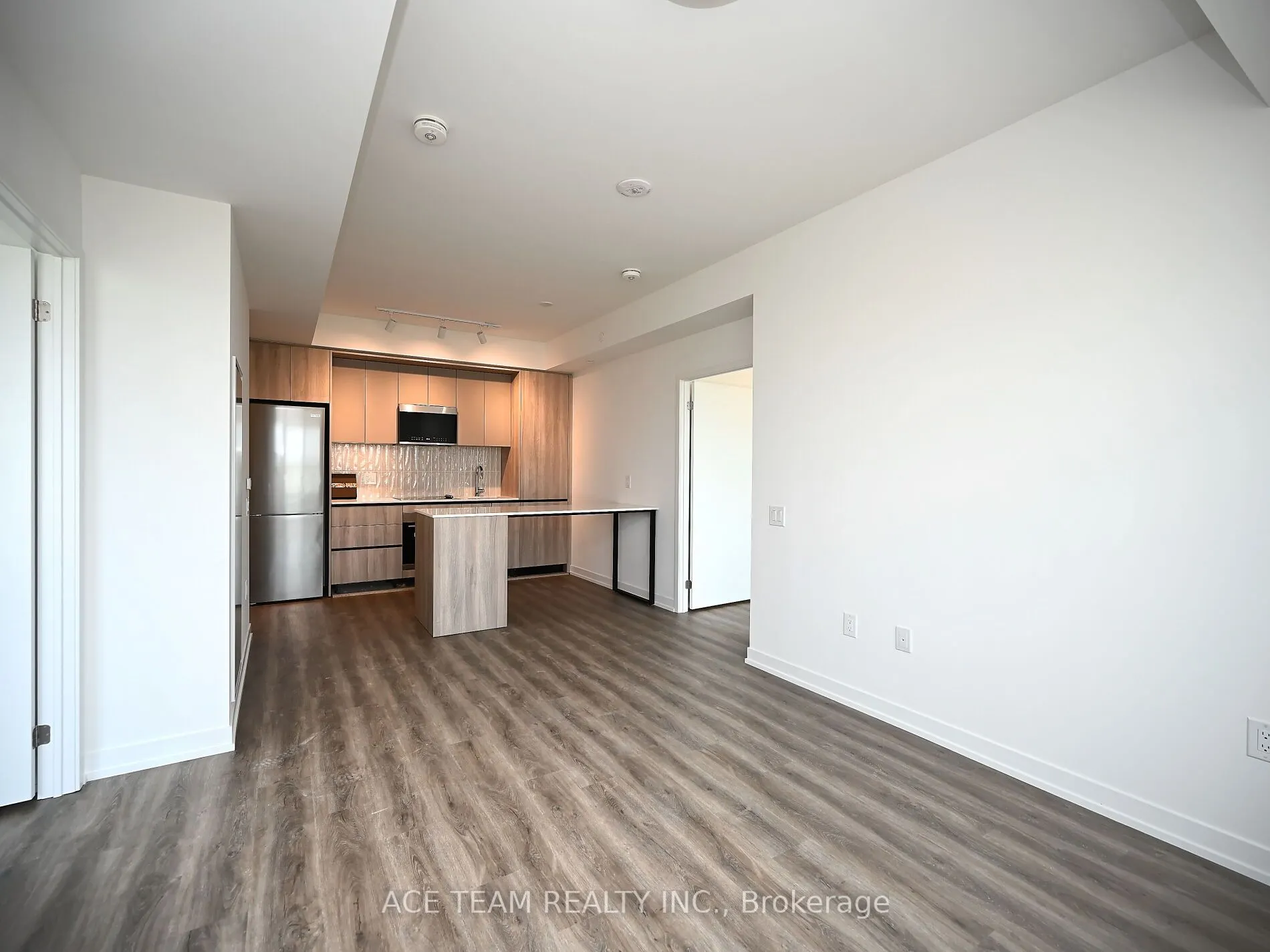2485 Eglinton Avenue W, #925