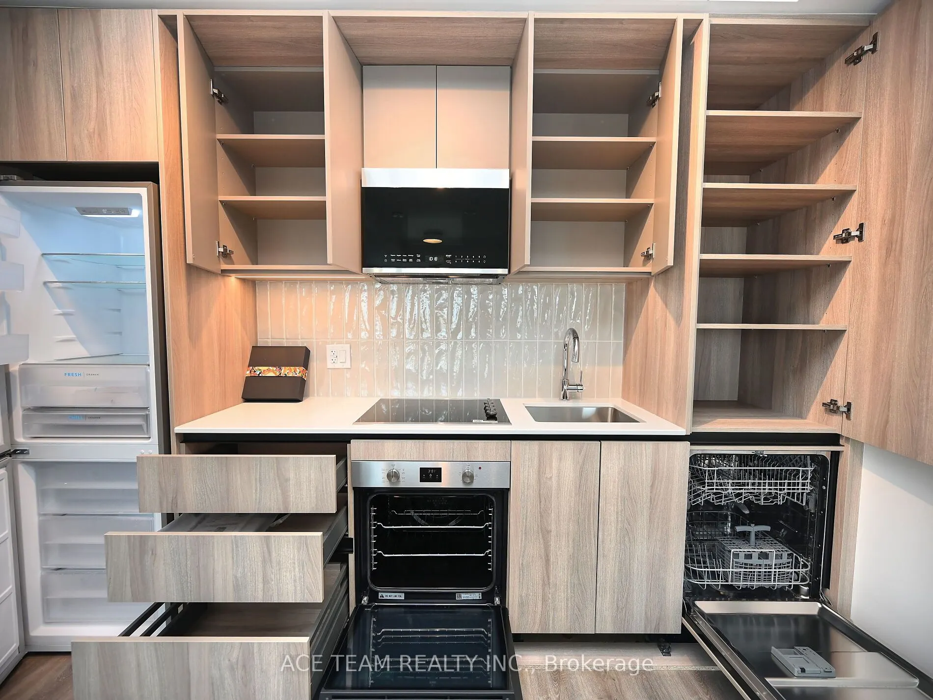 2485 Eglinton Avenue W, #925