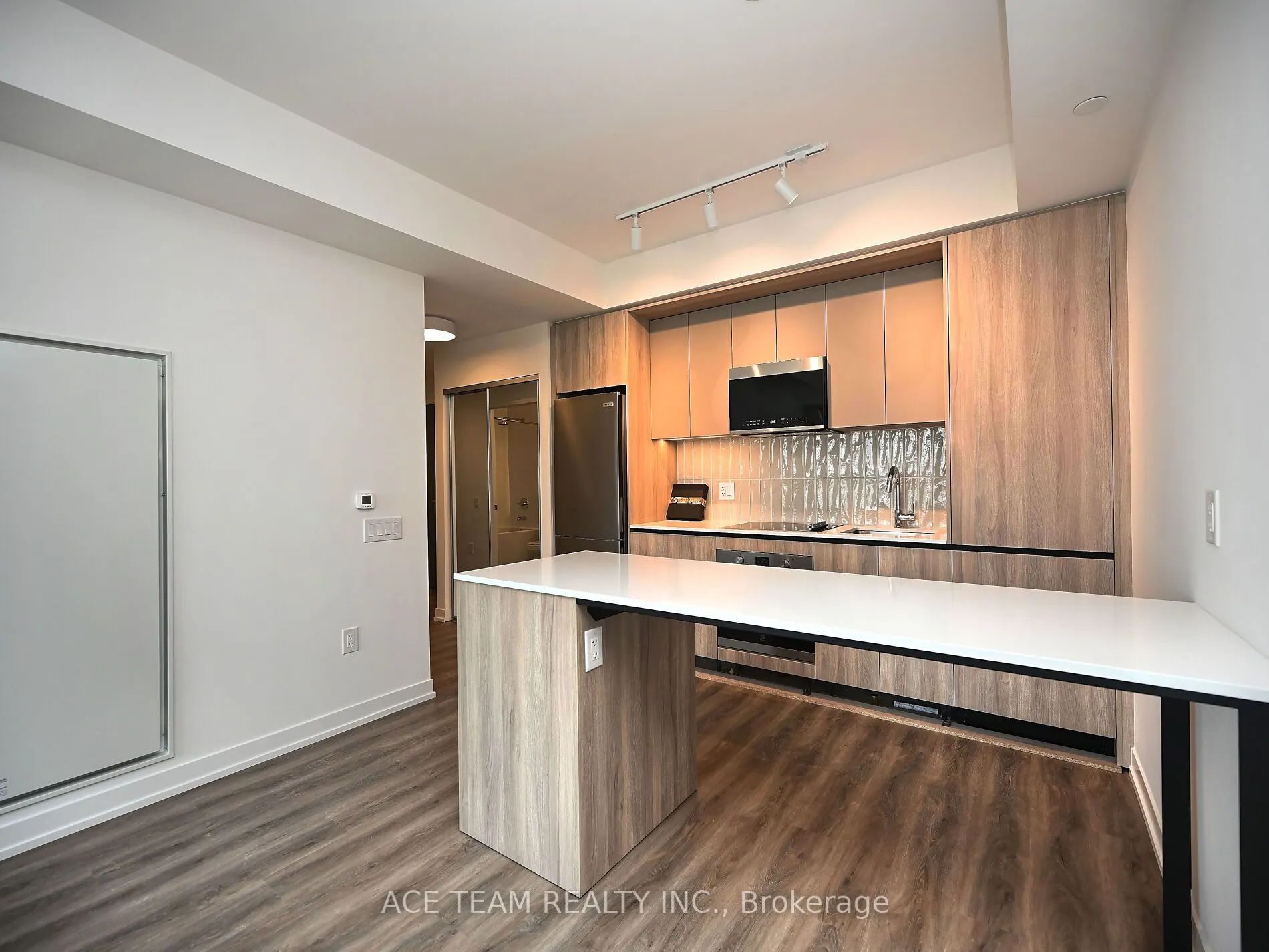 2485 Eglinton Avenue W, #925