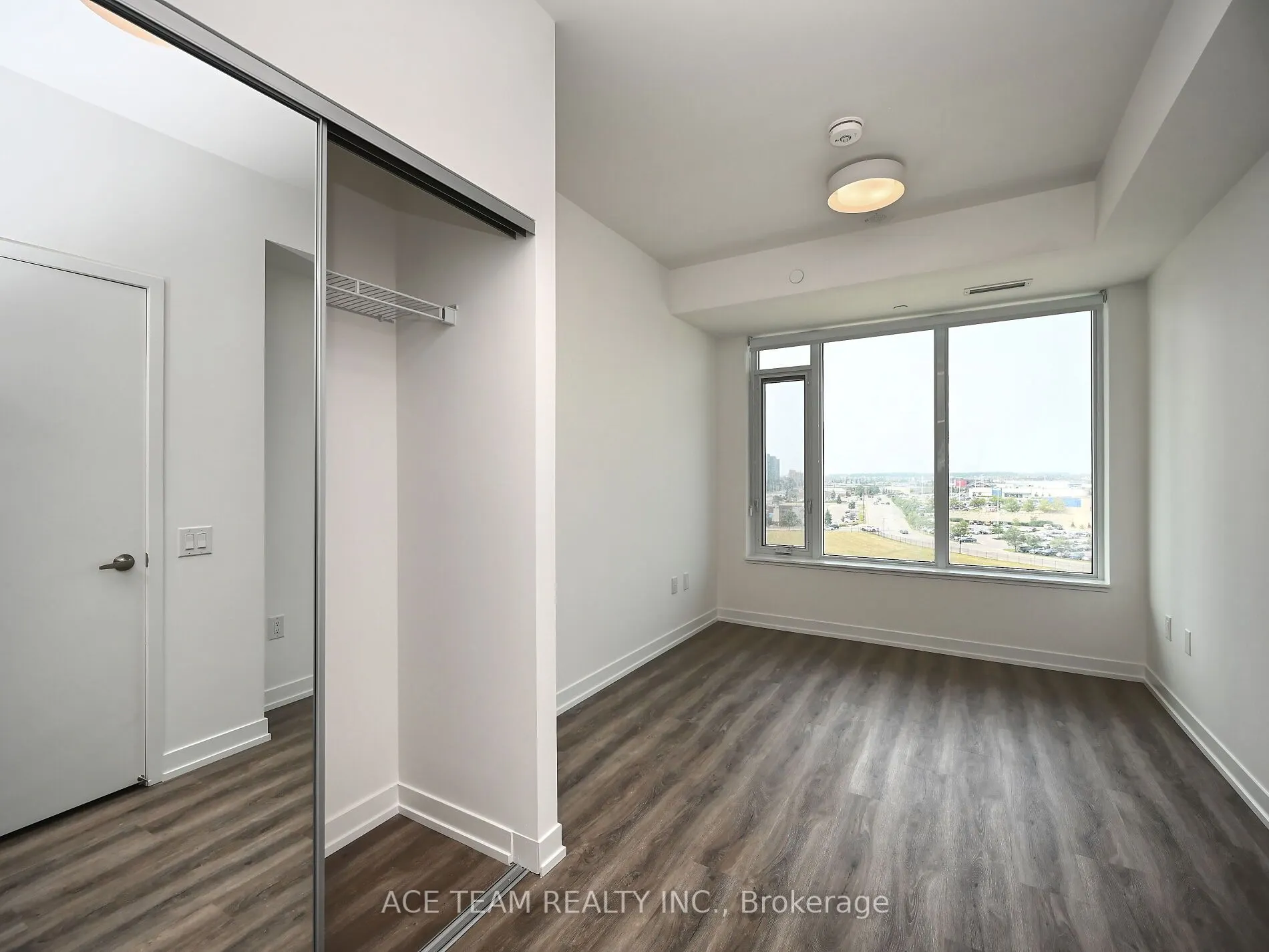 2485 Eglinton Avenue W, #925
