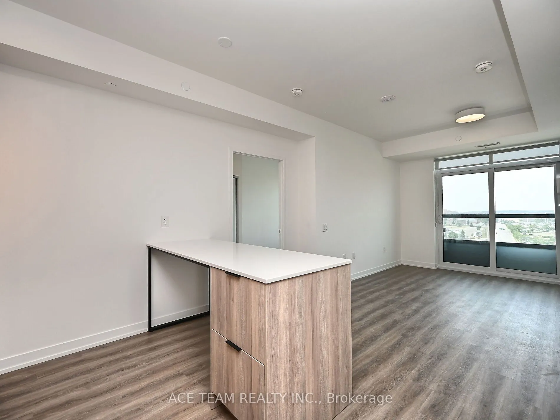 2485 Eglinton Avenue W, #925