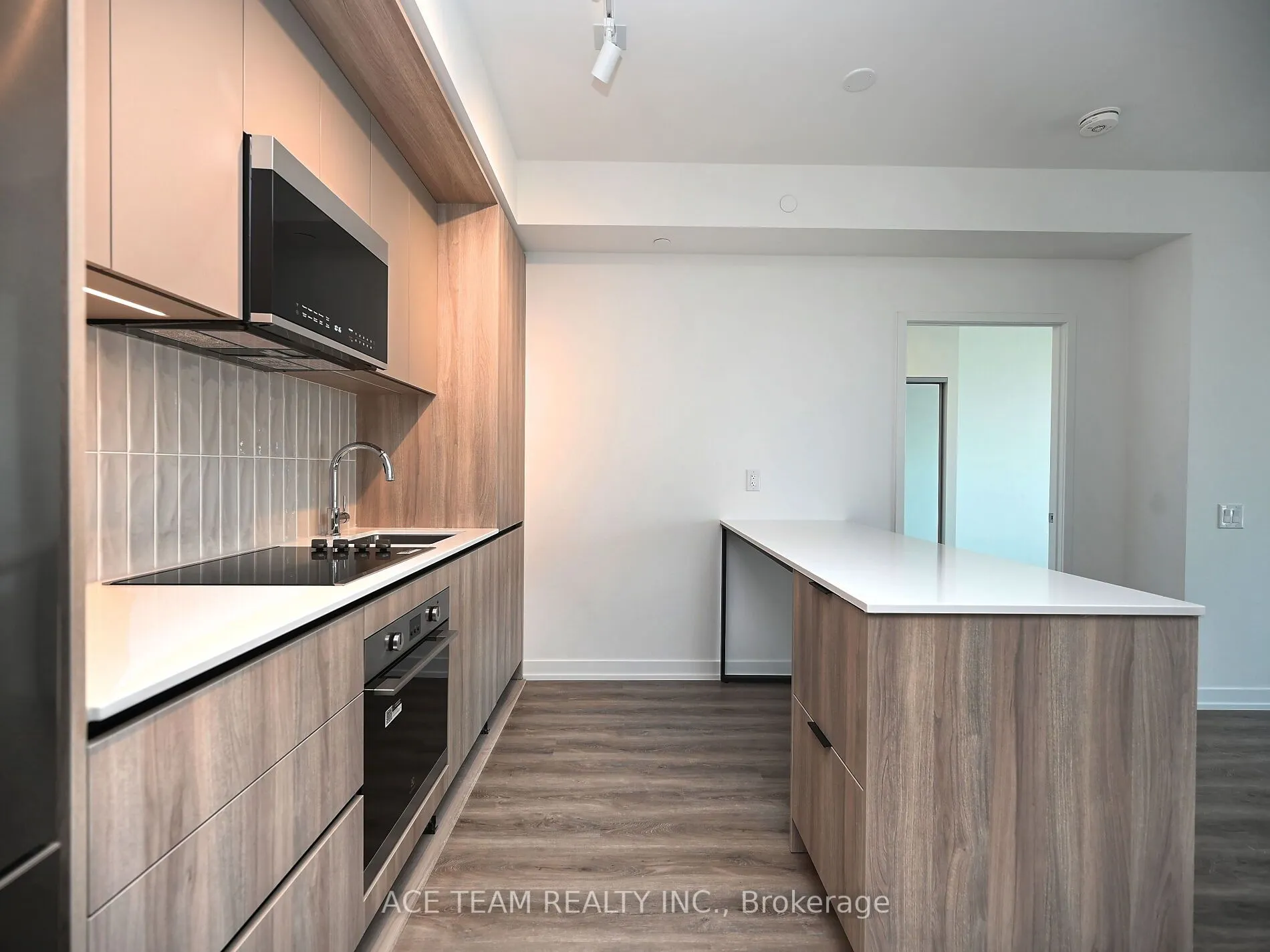2485 Eglinton Avenue W, #925