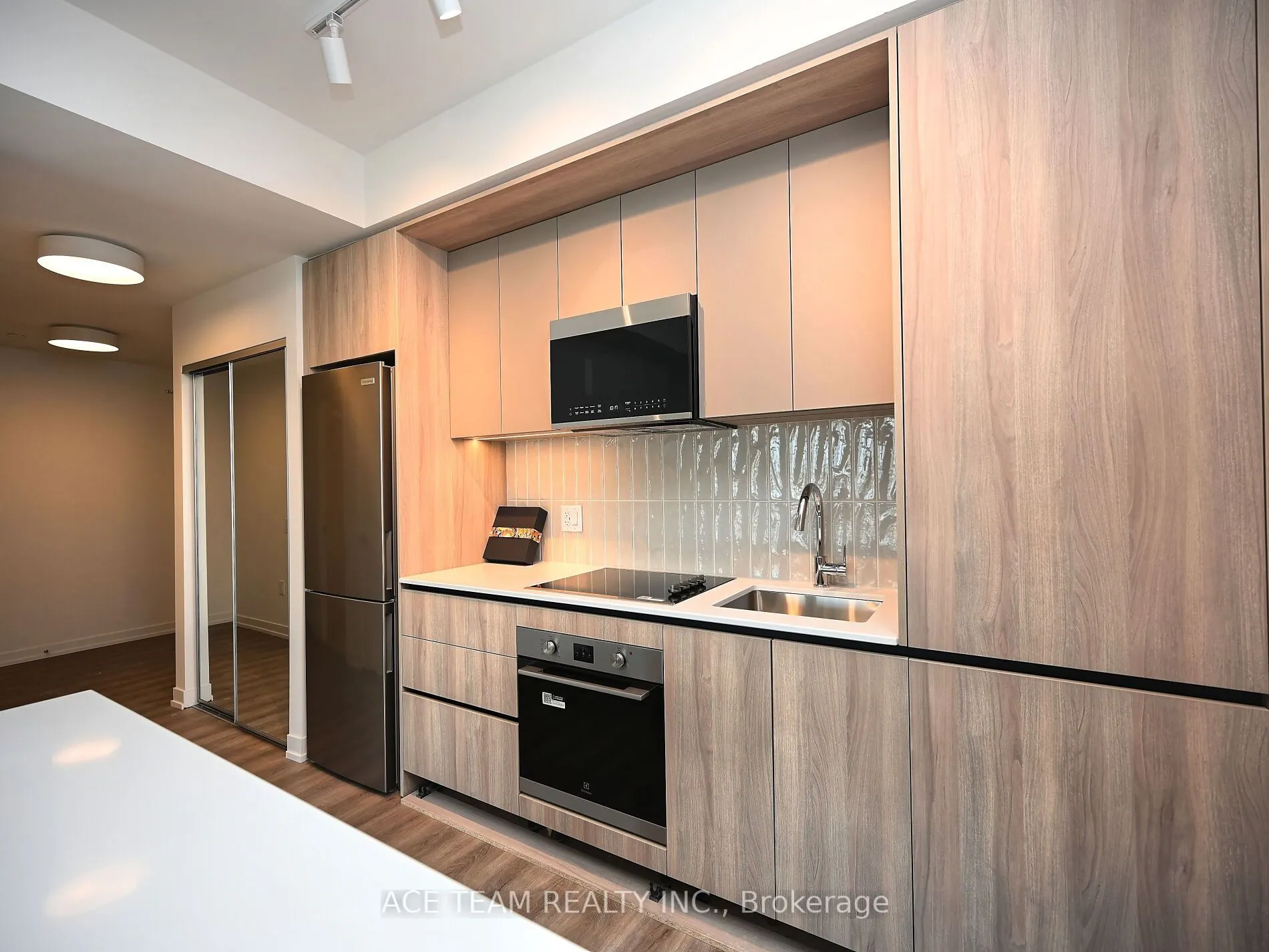 2485 Eglinton Avenue W, #925