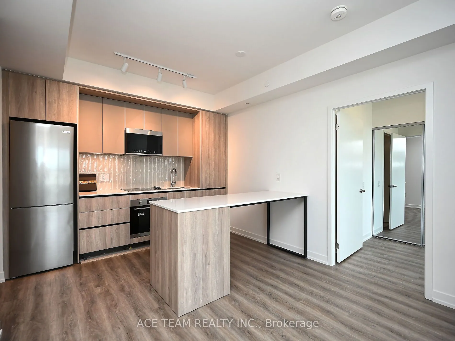 2485 Eglinton Avenue W, #925