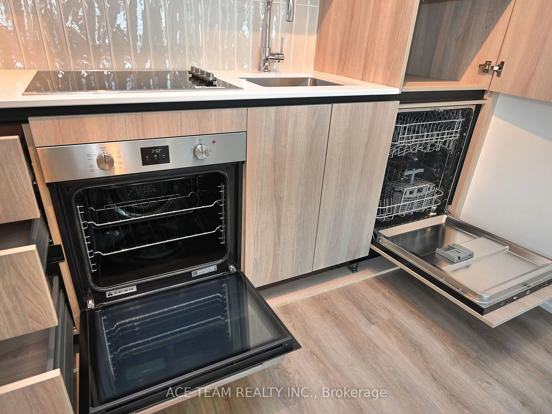 2485 Eglinton Avenue W, #925