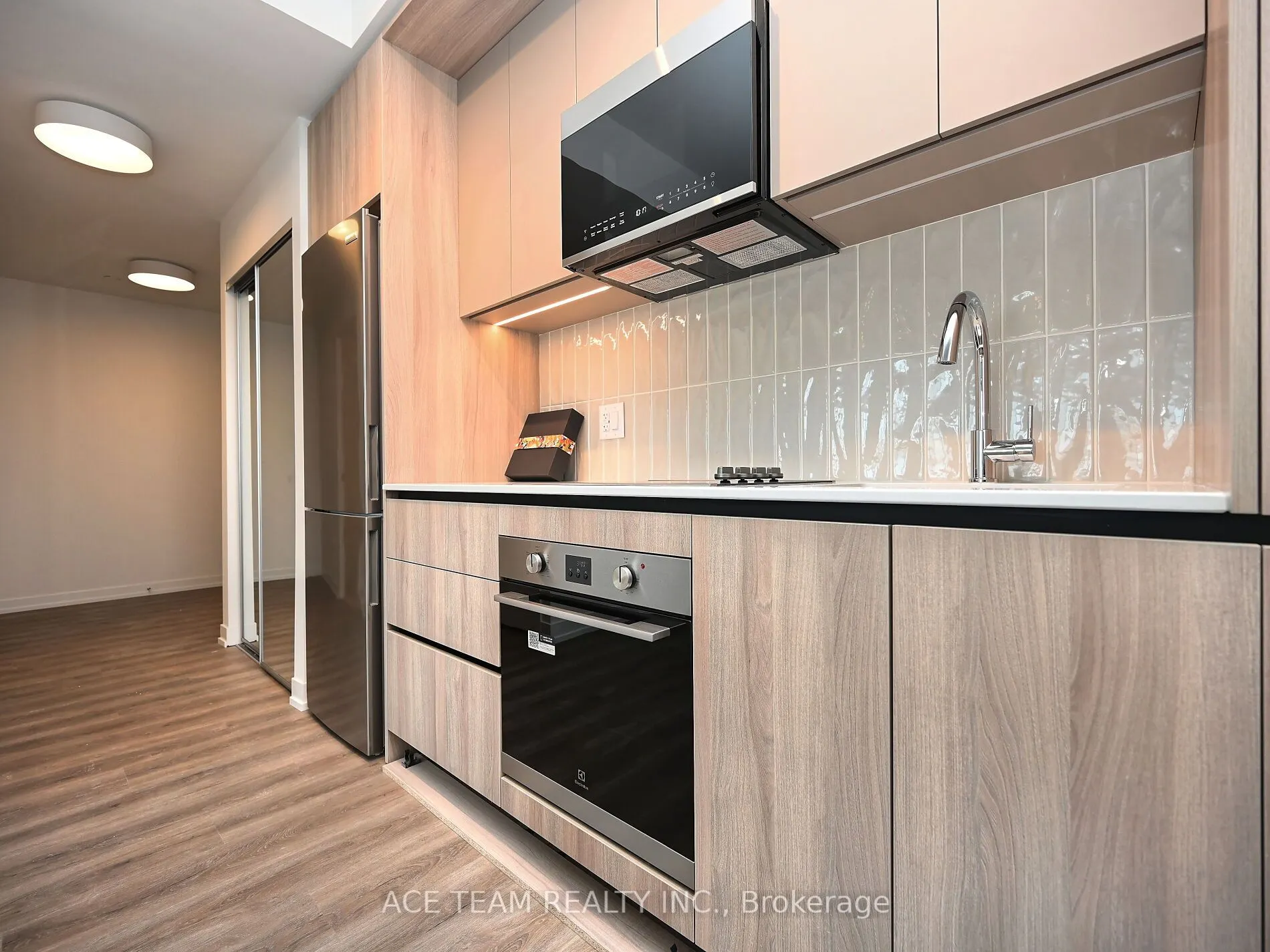 2485 Eglinton Avenue W, #925