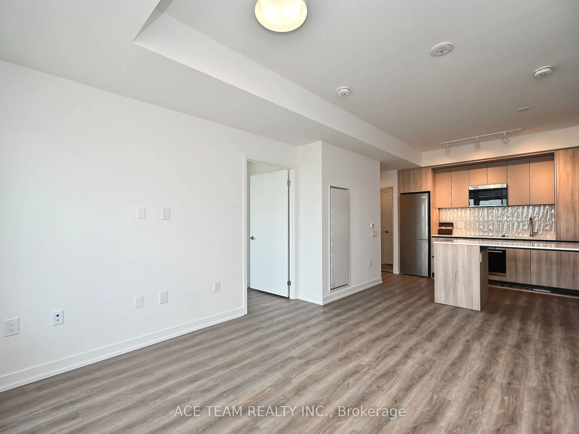 2485 Eglinton Avenue W, #925