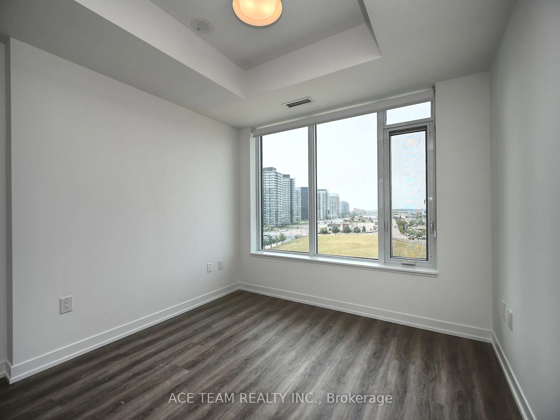 2485 Eglinton Avenue W, #925