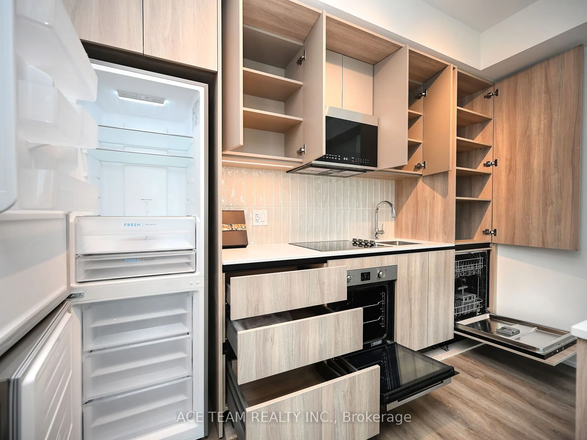 2485 Eglinton Avenue W, #925