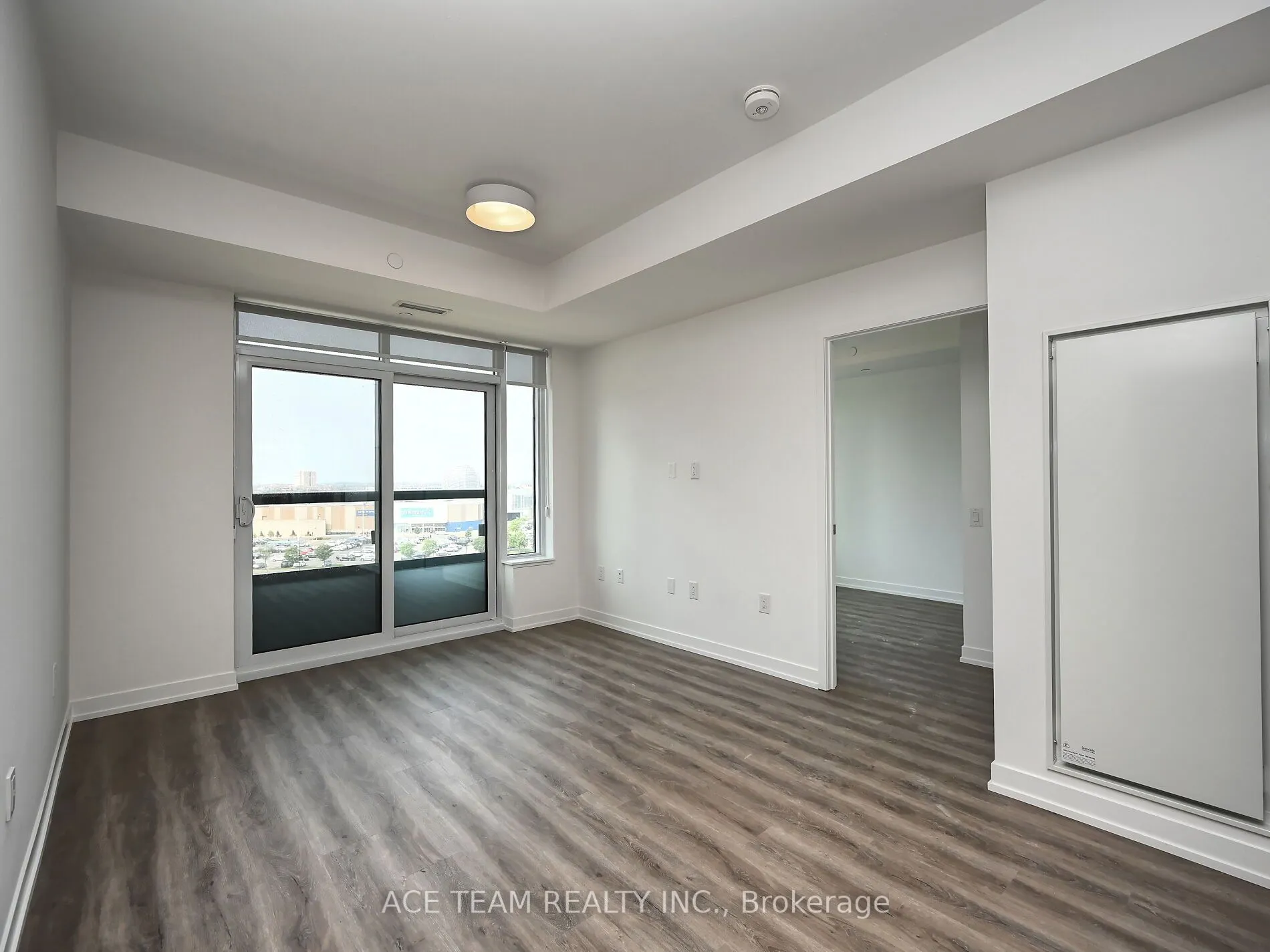 2485 Eglinton Avenue W, #925