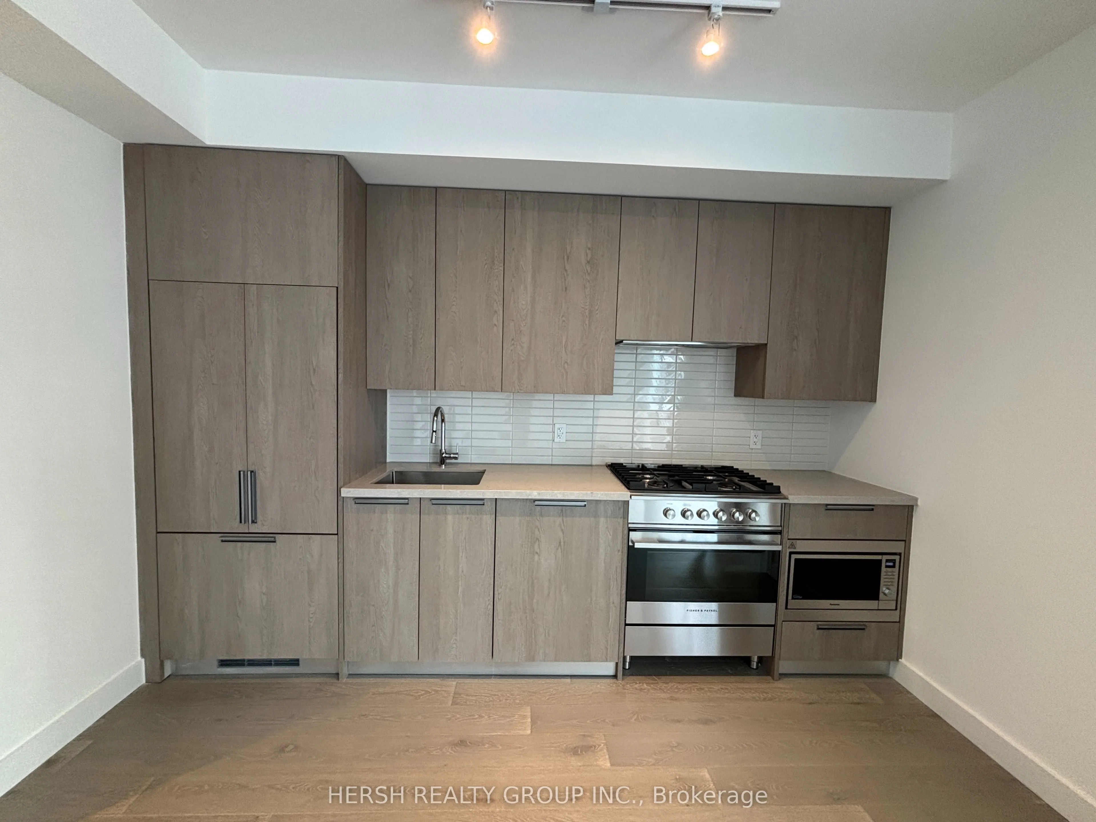 160 Kingsway Crescent, #415