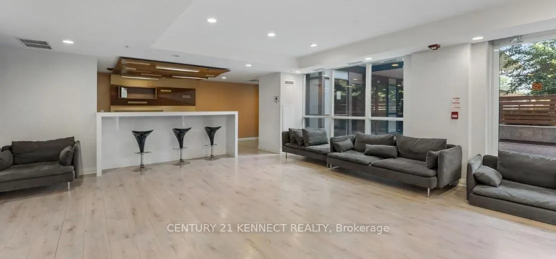 15 James Finlay Way, #1015