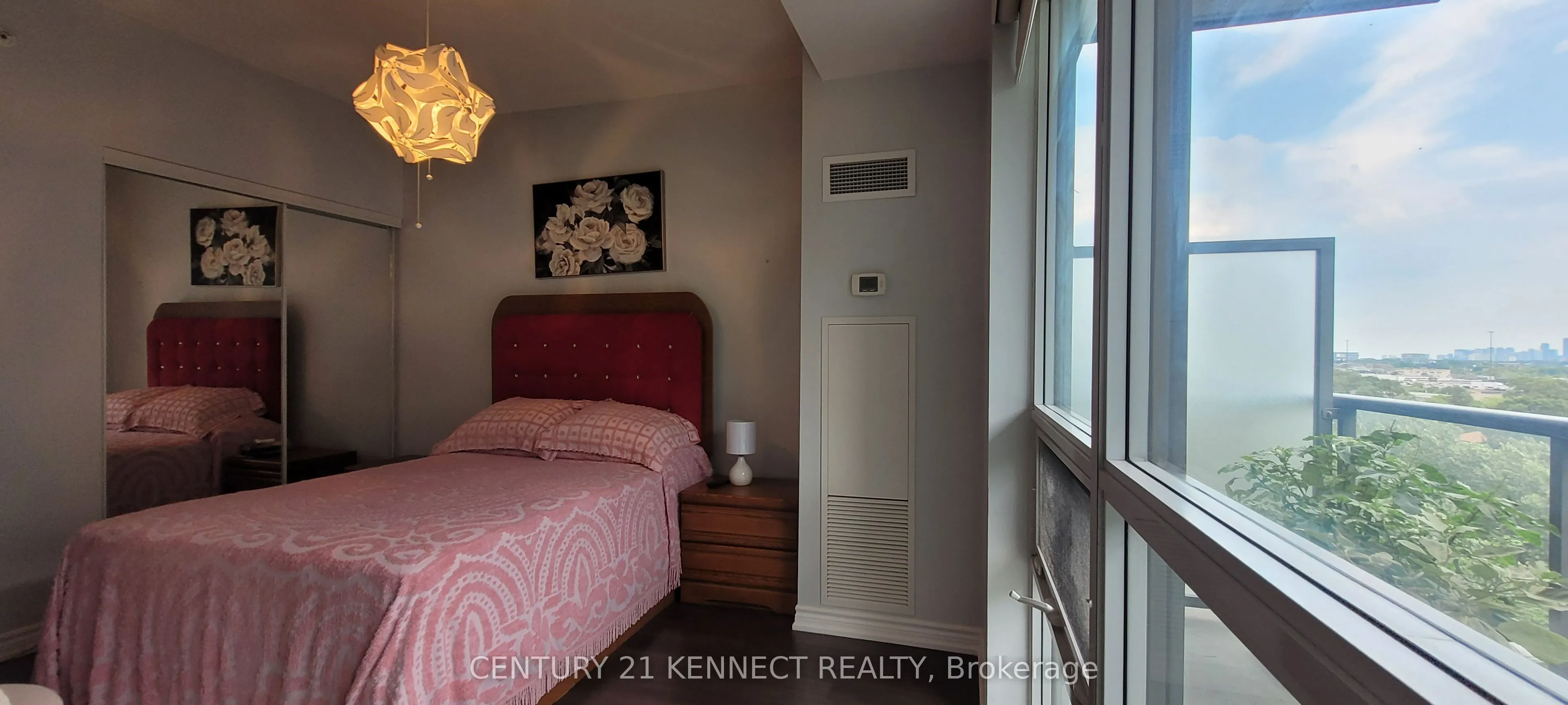 15 James Finlay Way, #1015