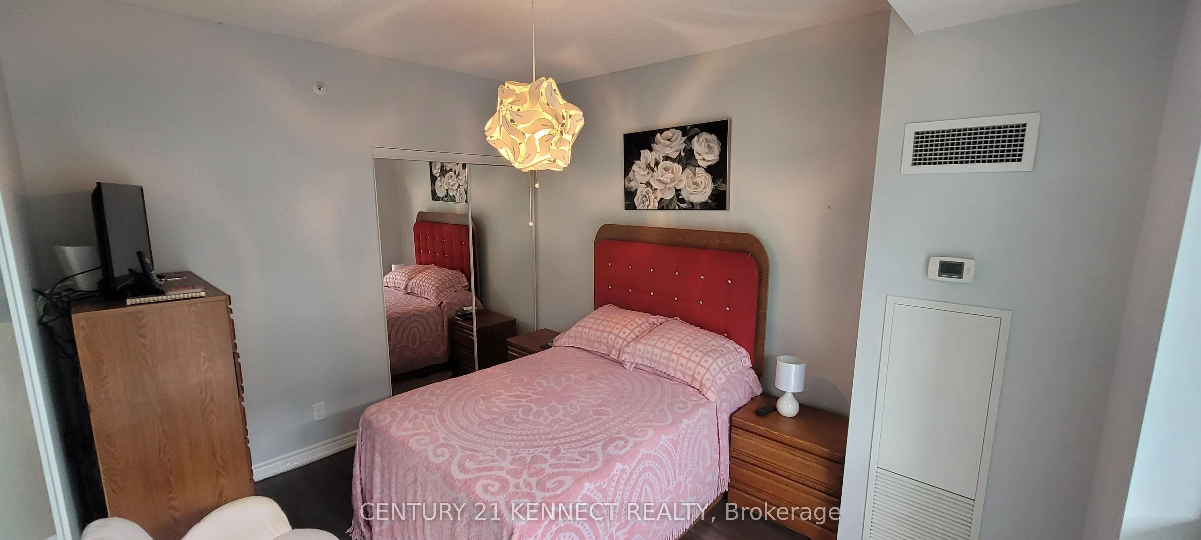 15 James Finlay Way, #1015