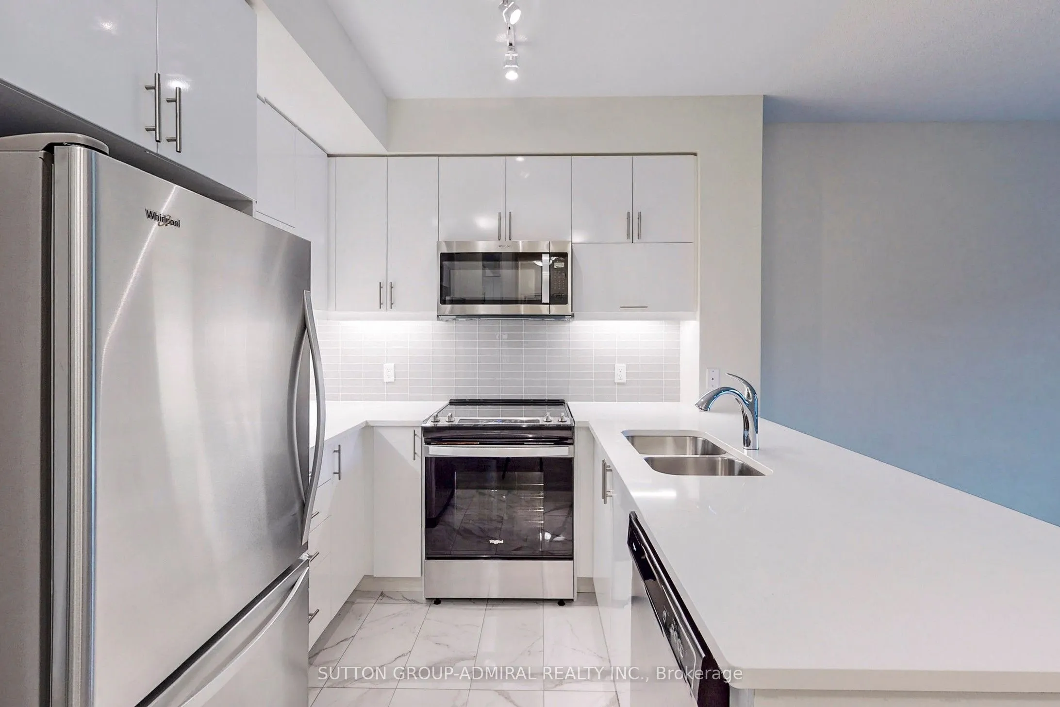 39 Annie Craig Drive, #221
