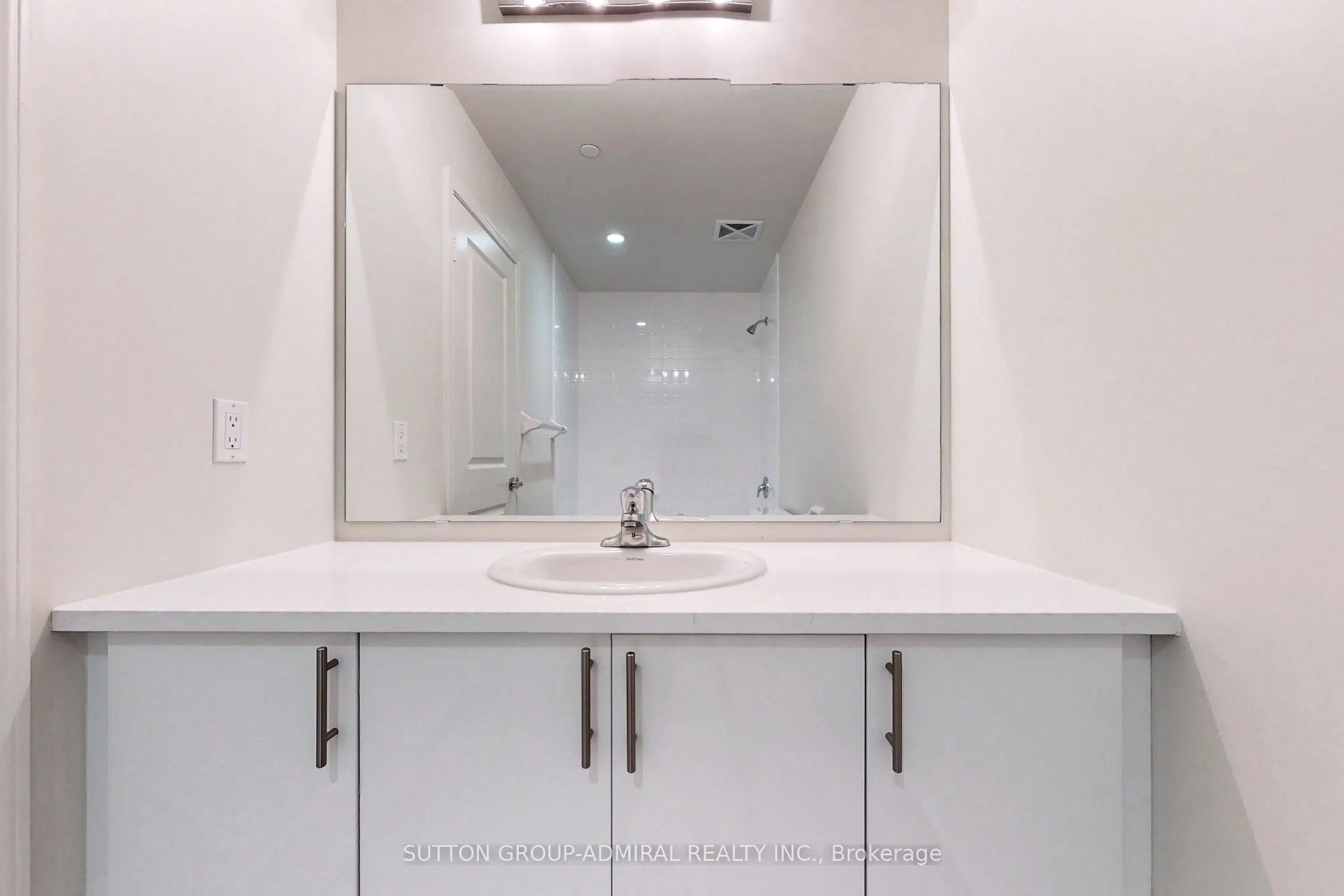 39 Annie Craig Drive, #221