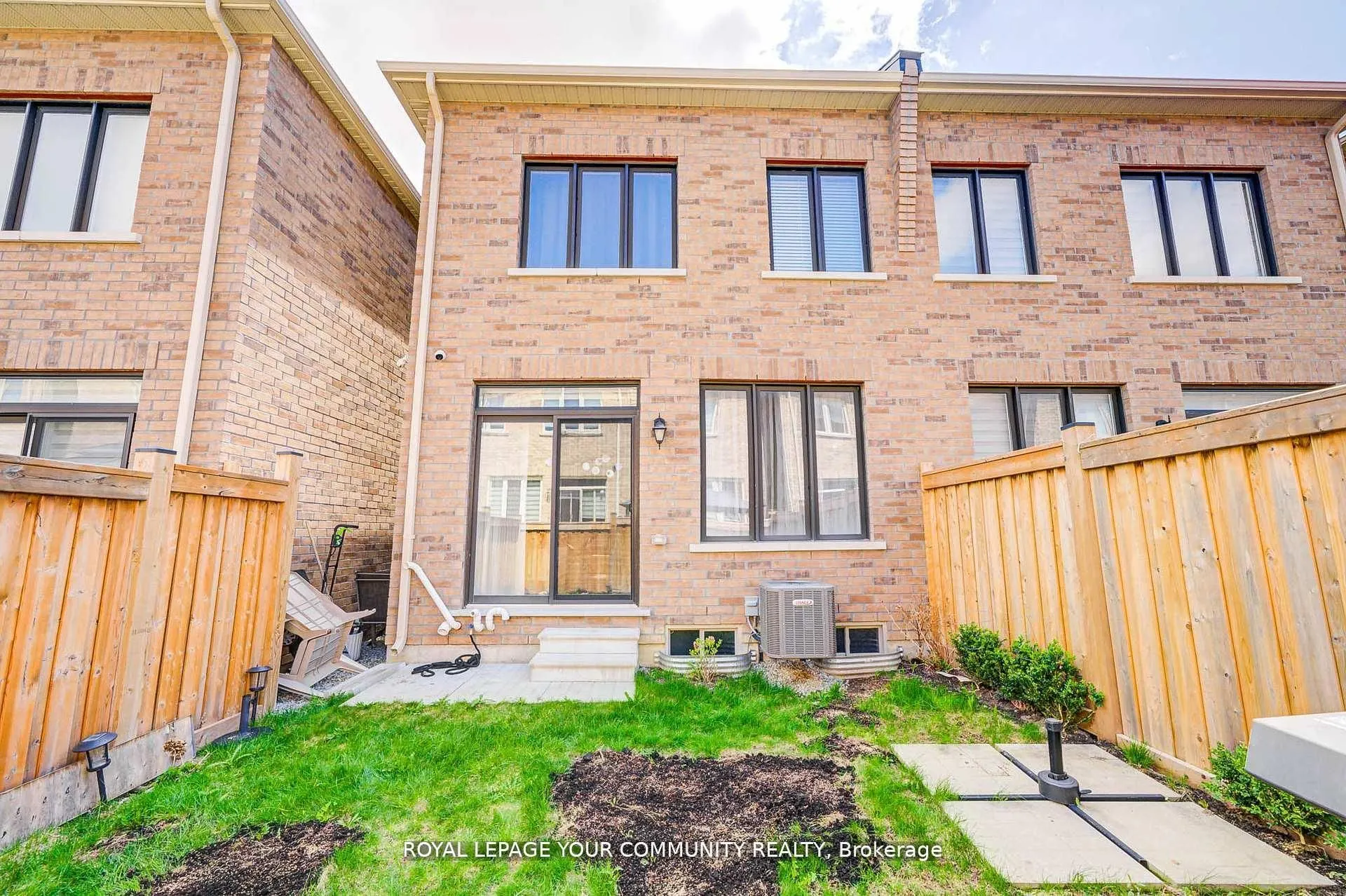 16 Angelfish Road