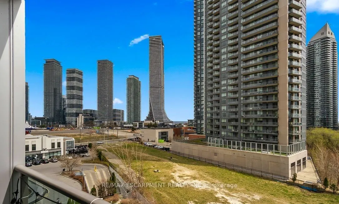 88 Park Lawn Road, #607