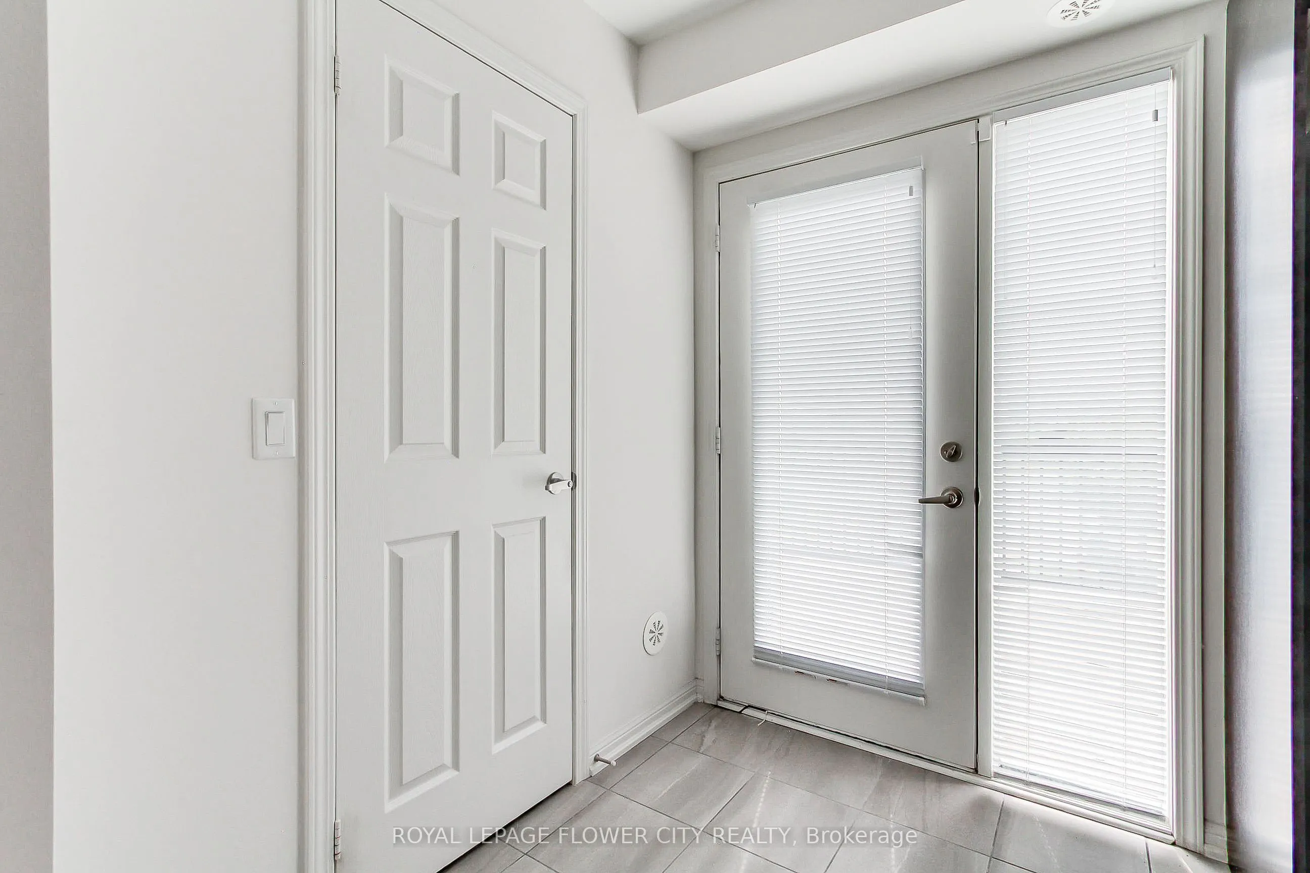 1 Beckenrose Court, #21