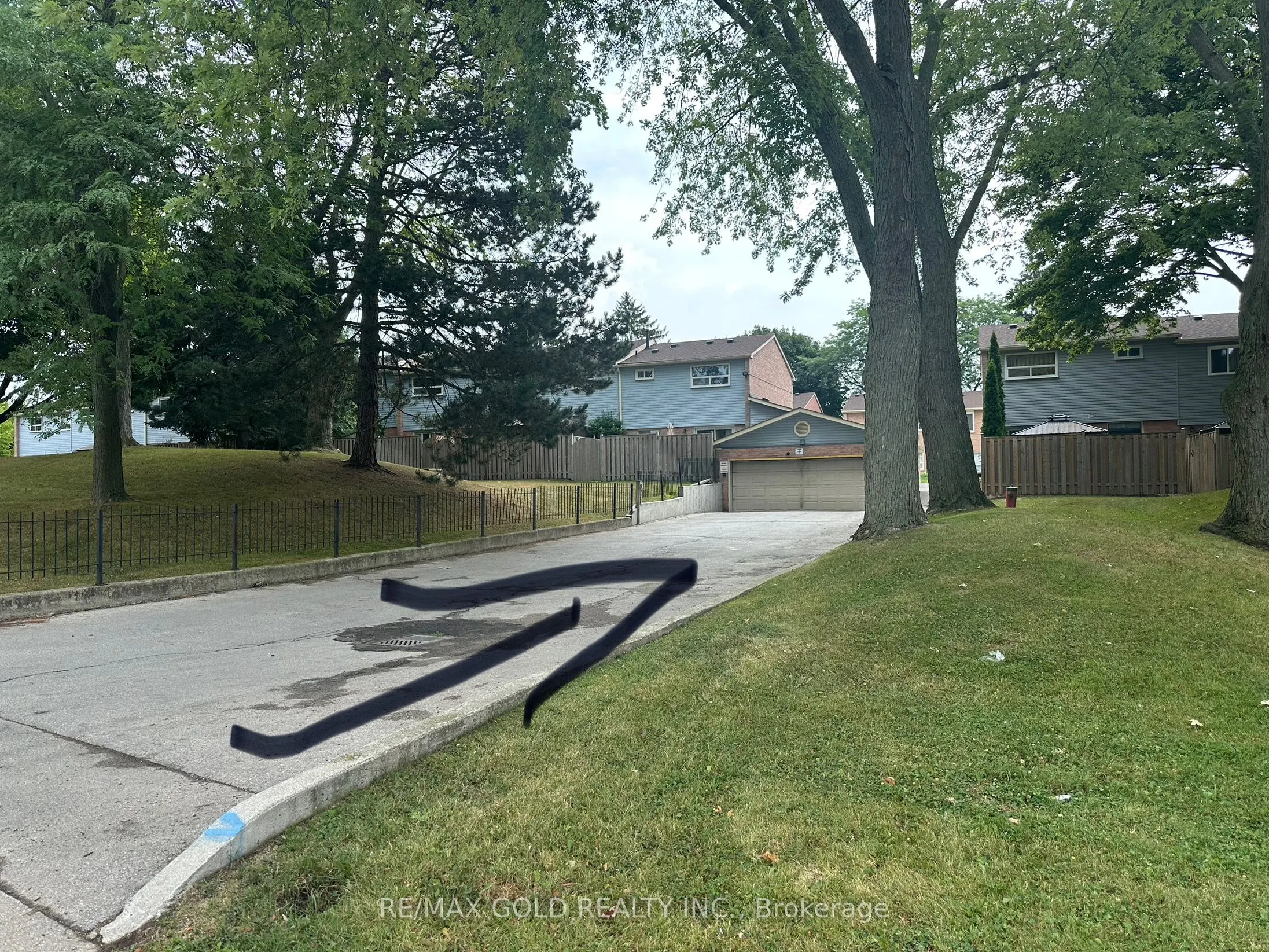 1055 Shawnmarr Road, #77