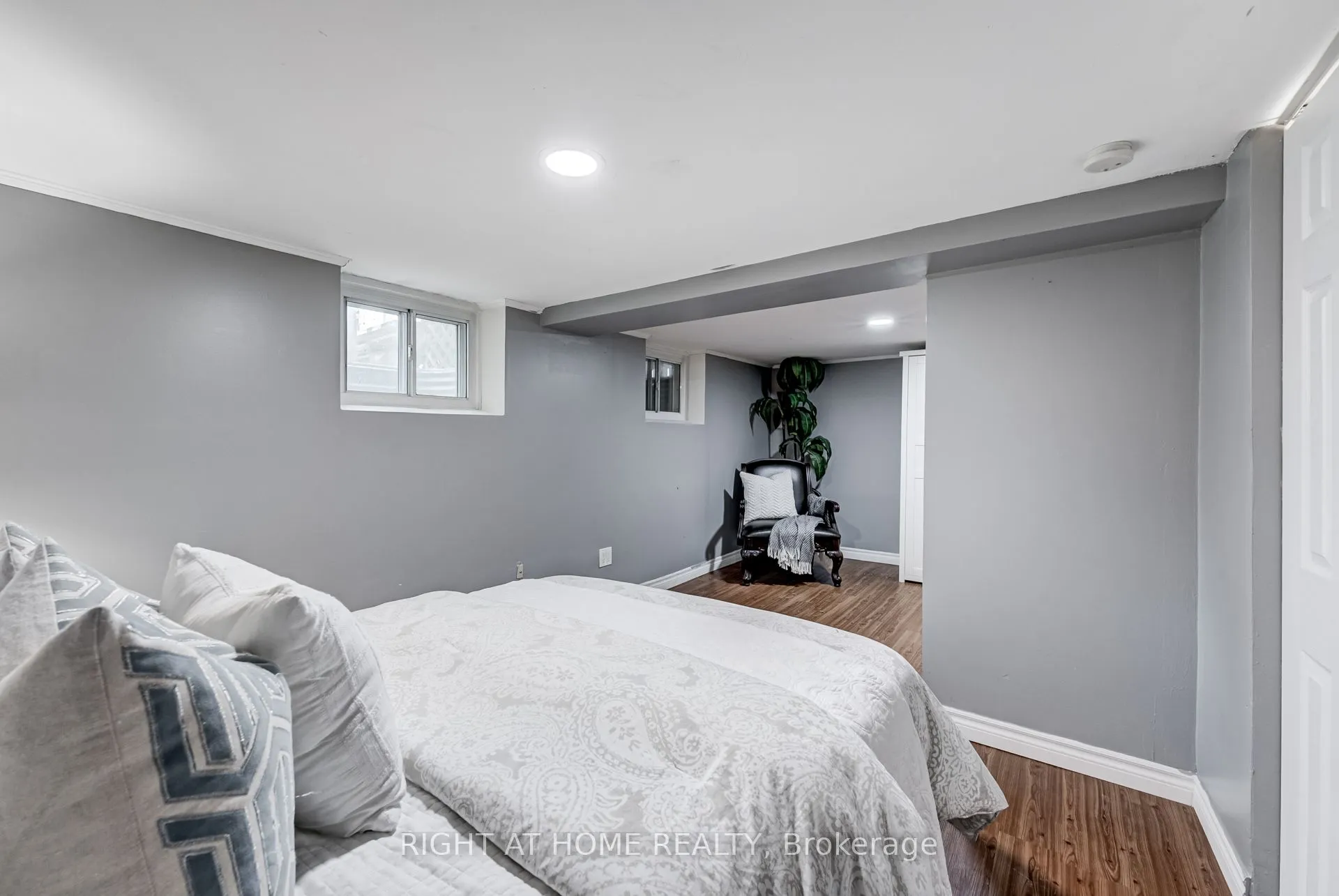 6 Struthers Street