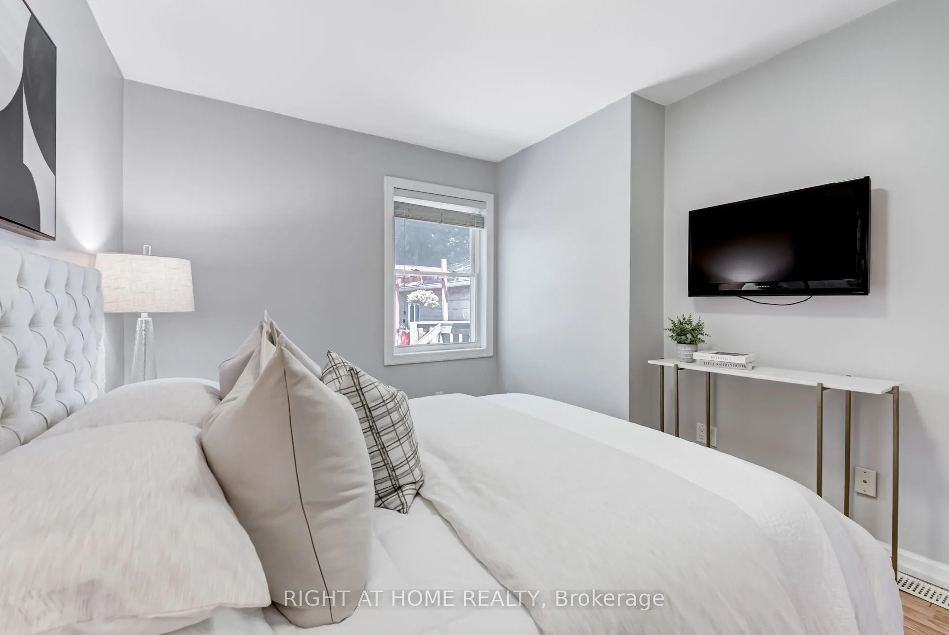 6 Struthers Street