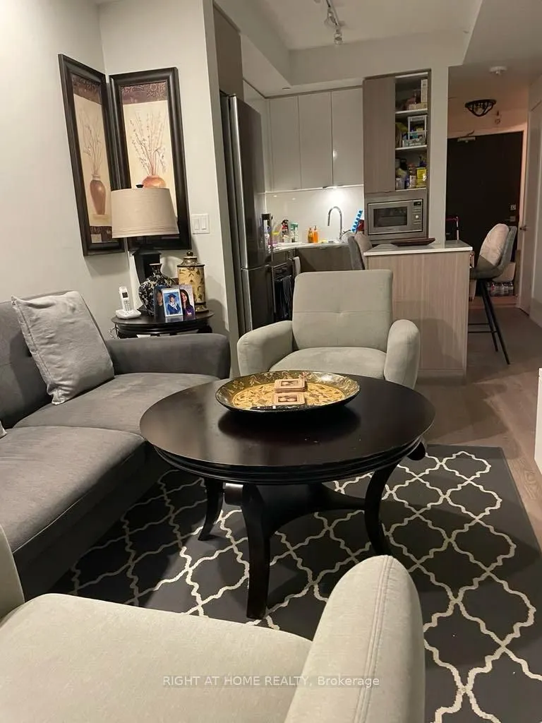 5220 Dundas Street, #D319