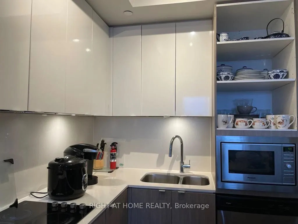 5220 Dundas Street, #D319