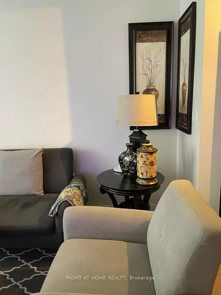 5220 Dundas Street, #D319