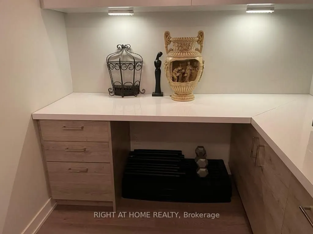 5220 Dundas Street, #D319
