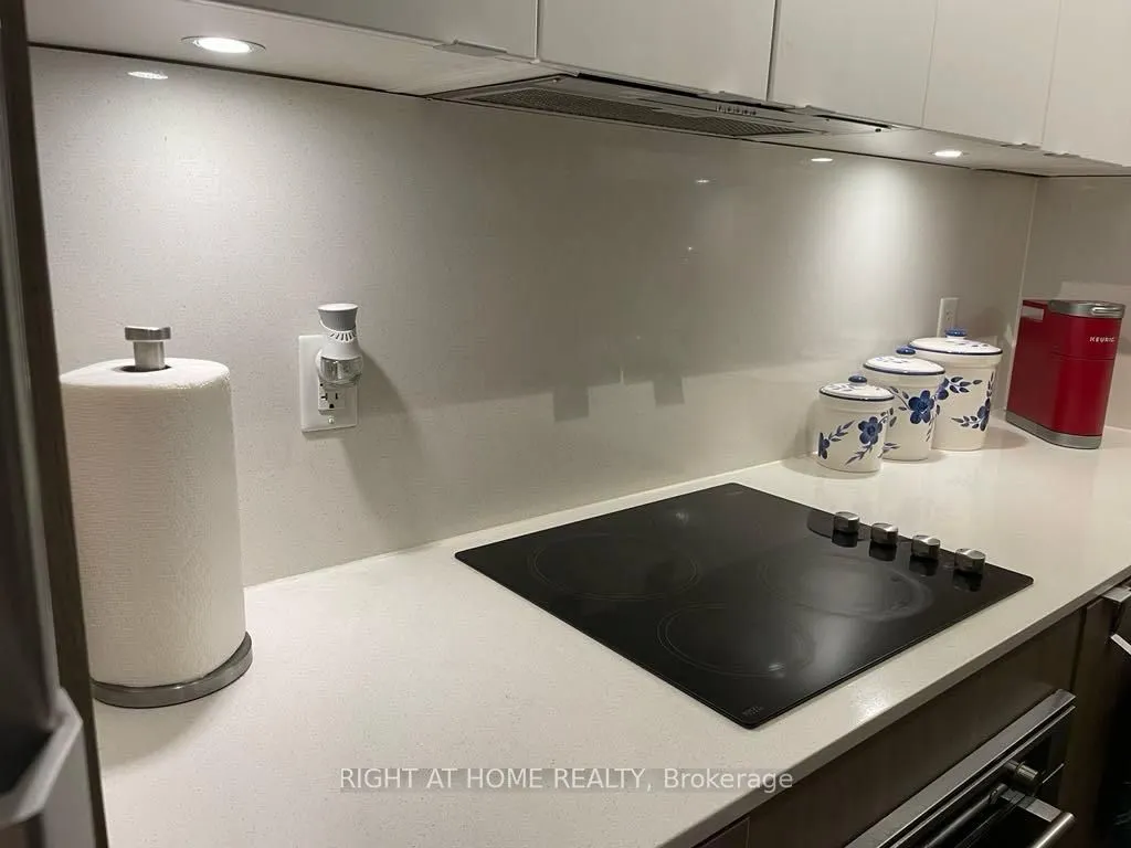 5220 Dundas Street, #D319