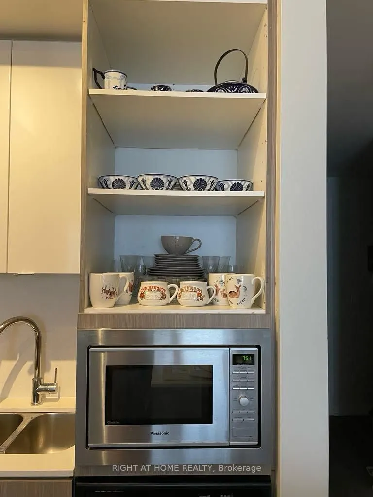5220 Dundas Street, #D319