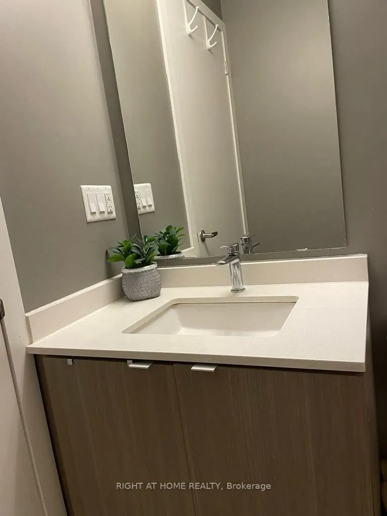 5220 Dundas Street, #D319