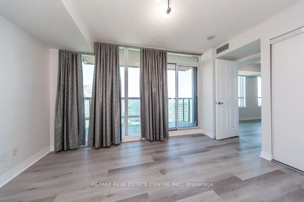 208 Enfield Place, #2701
