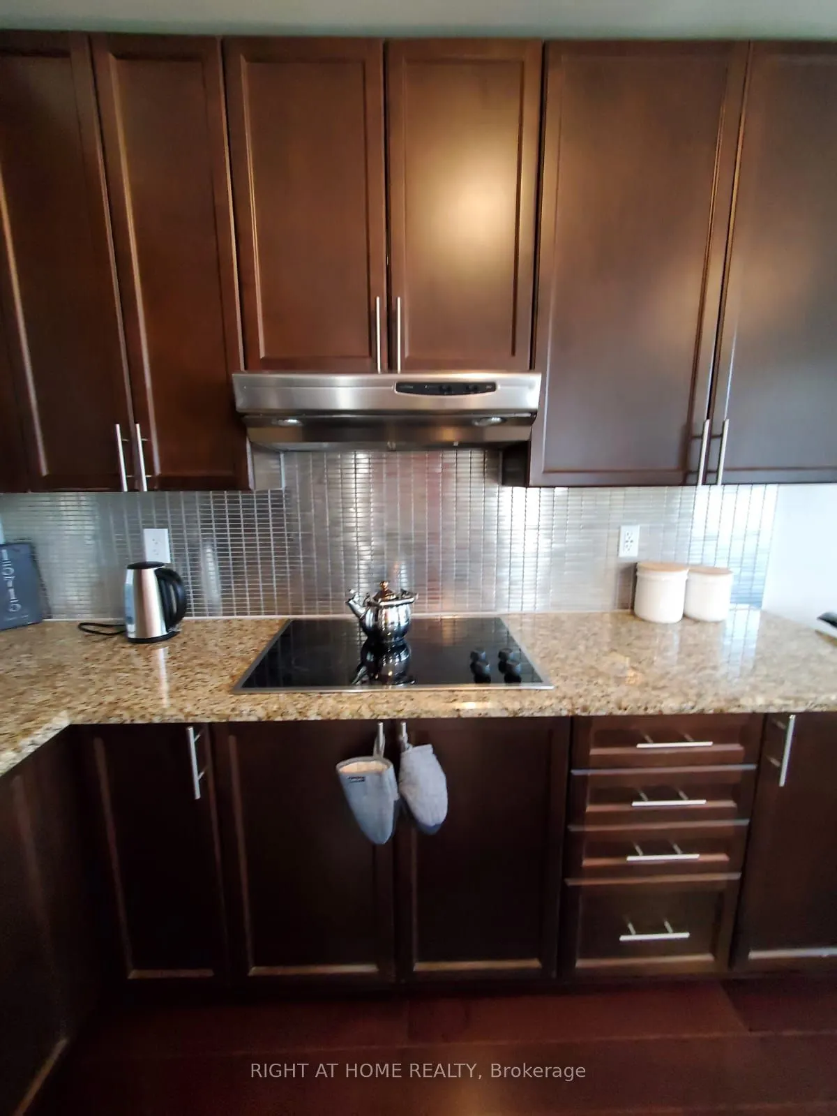 5715 Tenth Line W, #1